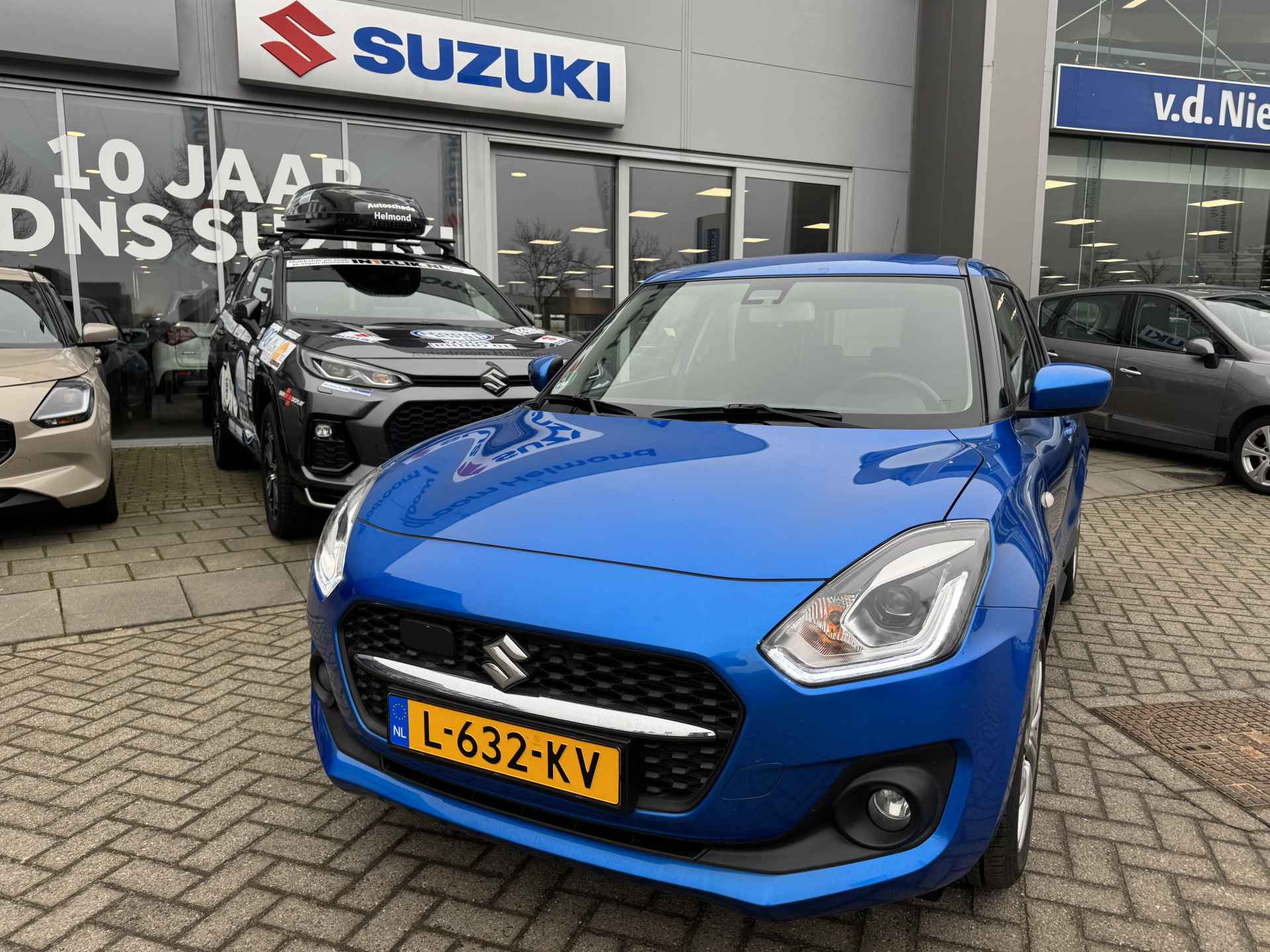 Suzuki Swift 1.2 Select Smart Hybrid Fabrieksgarantie ! | Nederlandse Auto ! | 12.087 km !   Automaat | DodeHoek detectie | Navi | Camera | Stoelverwarming | Lane Assist | Parkeersensoren | android apple Carplay   INFO;F.Bogaars - 4/30