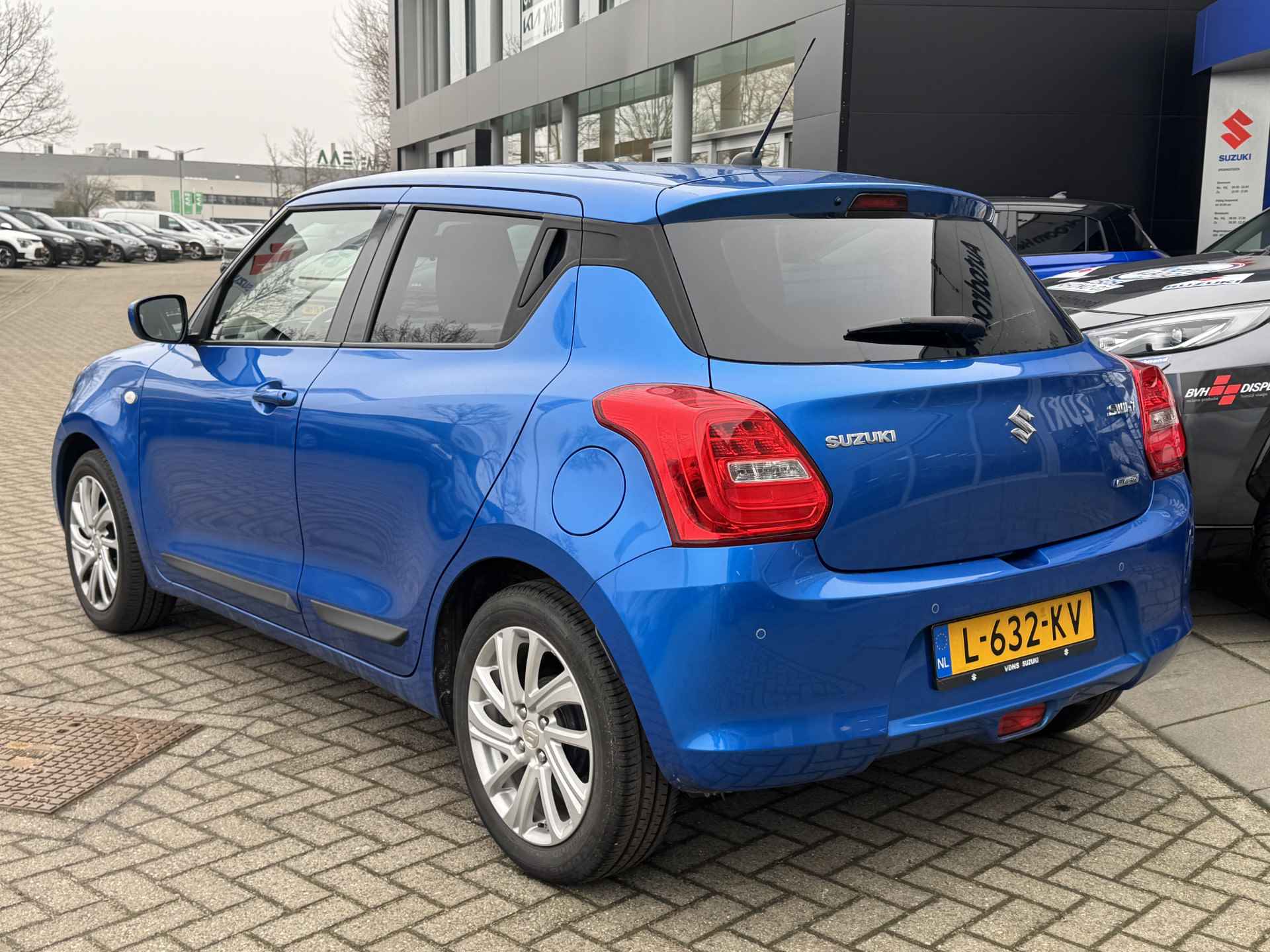 Suzuki Swift 1.2 Select Smart Hybrid Fabrieksgarantie ! | Nederlandse Auto ! | 12.087 km !   Automaat | DodeHoek detectie | Navi | Camera | Stoelverwarming | Lane Assist | Parkeersensoren | android apple Carplay   INFO;F.Bogaars - 5/30