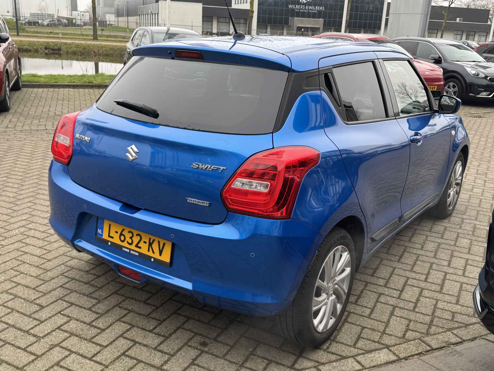 Suzuki Swift 1.2 Select Smart Hybrid Fabrieksgarantie ! | Nederlandse Auto ! | 12.087 km !   Automaat | DodeHoek detectie | Navi | Camera | Stoelverwarming | Lane Assist | Parkeersensoren | android apple Carplay   INFO;F.Bogaars - 6/30