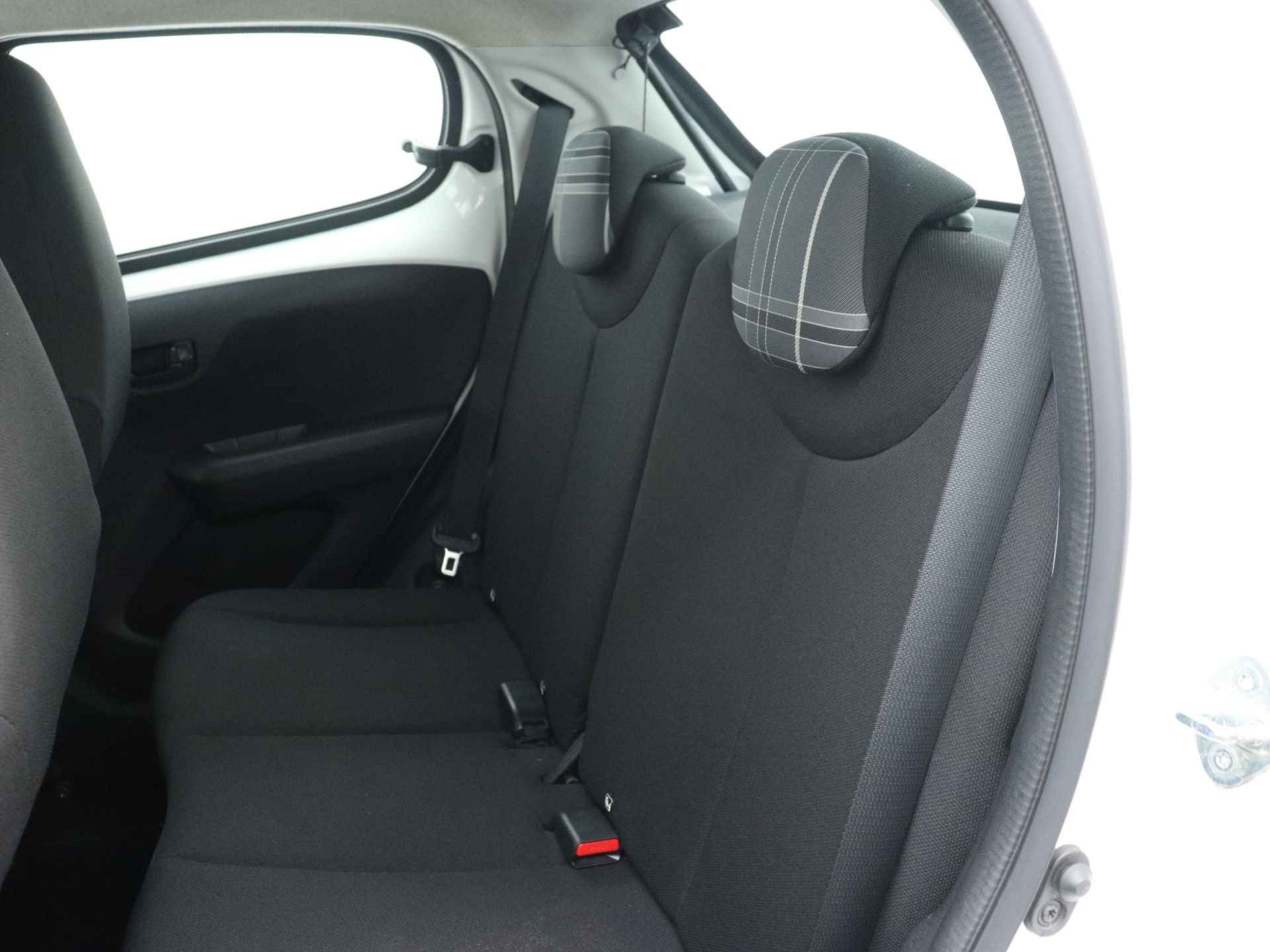 Peugeot 108 1.0 e-VTi Active | Airconditioning | Bluetooth met streaming | Elektr. raambediening | - 19/37