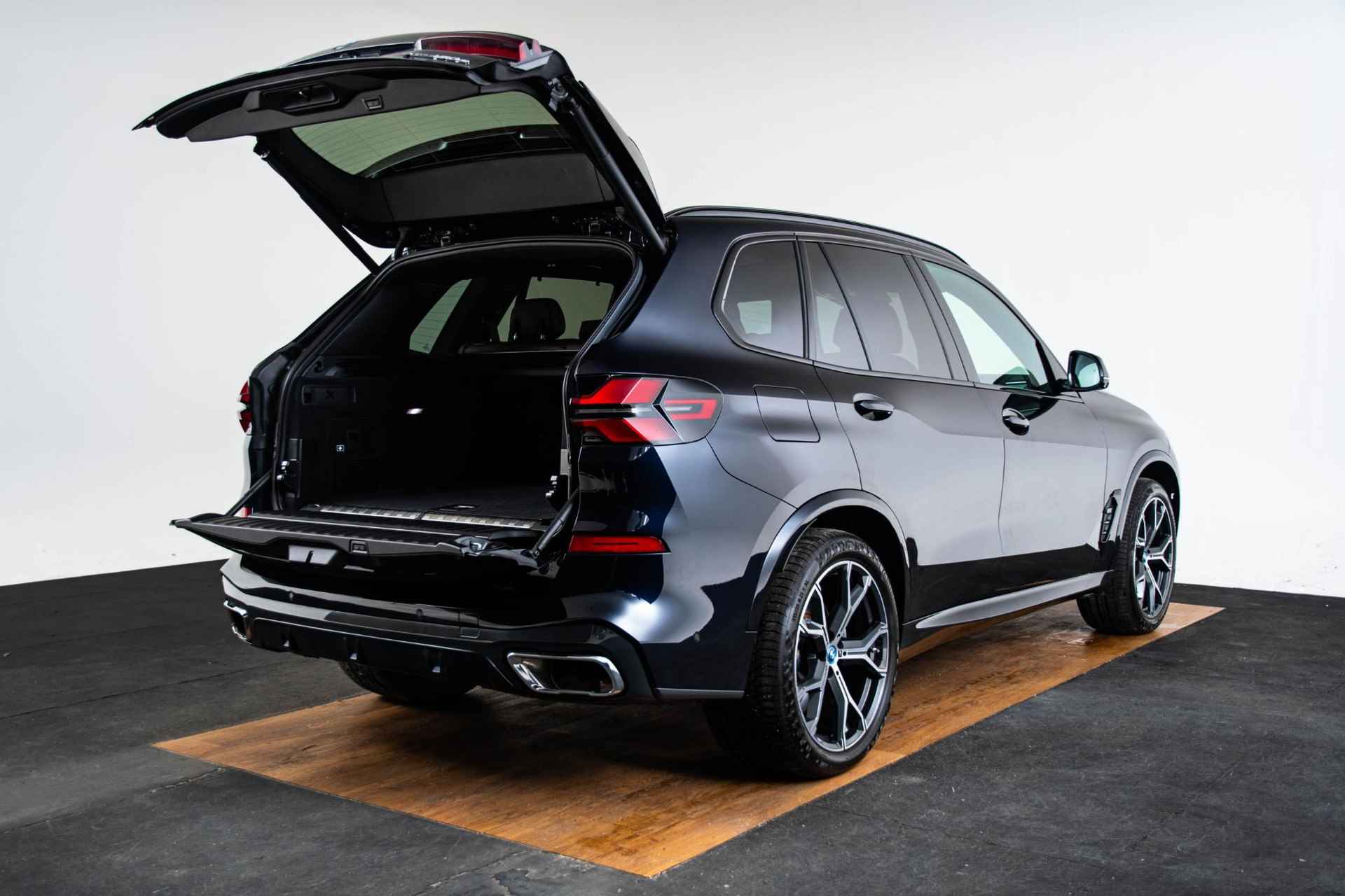 BMW X5 xDrive50e M Sport - Trekhaak - Panoramadak - Comfortstoelen - Stoelventilatie - Comfort Acces - Geluiddempende/getinte Ruiten - Parking/Driving Assistant - Harman Kardon - Zonneschermen achter - - 12/70