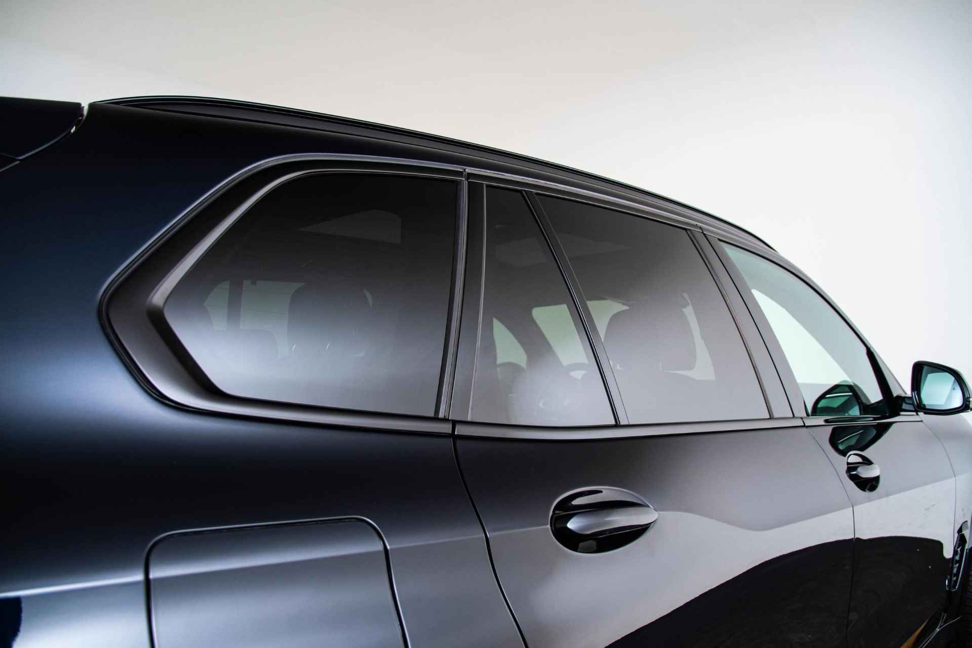 BMW X5 xDrive50e M Sport - Trekhaak - Panoramadak - Comfortstoelen - Stoelventilatie - Comfort Acces - Geluiddempende/getinte Ruiten - Parking/Driving Assistant - Harman Kardon - Zonneschermen achter - - 42/70