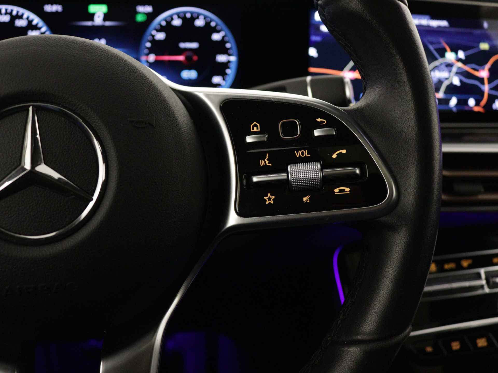 Mercedes-Benz EQC 400 4MATIC Business Solution Luxury 80 kWh | Lichtmetalen velgen | Schuif/kanteldak | Navigatie | Parking support | Lederen bekleding | Inclusief 24 maanden MB Certified garantie voor europa | - 20/39