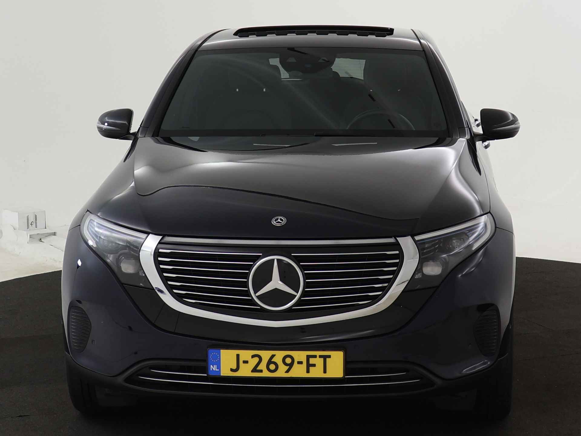 Mercedes-Benz EQC 400 4MATIC Business Solution Luxury 80 kWh | Lichtmetalen velgen | Schuif/kanteldak | Navigatie | Parking support | Lederen bekleding | Inclusief 24 maanden MB Certified garantie voor europa | - 23/39