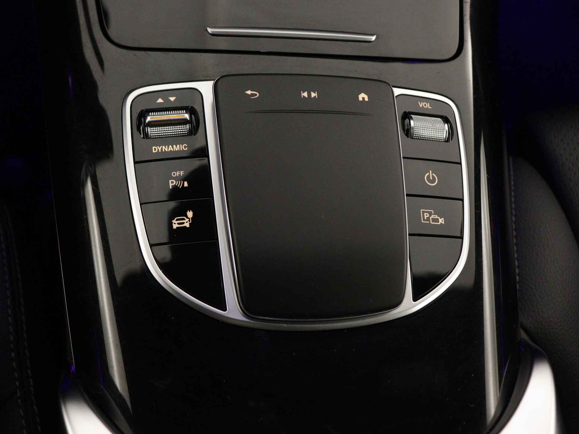 Mercedes-Benz EQC 400 4MATIC Business Solution Luxury 80 kWh | Lichtmetalen velgen | Schuif/kanteldak | Navigatie | Parking support | Lederen bekleding | Inclusief 24 maanden MB Certified garantie voor europa | - 31/39