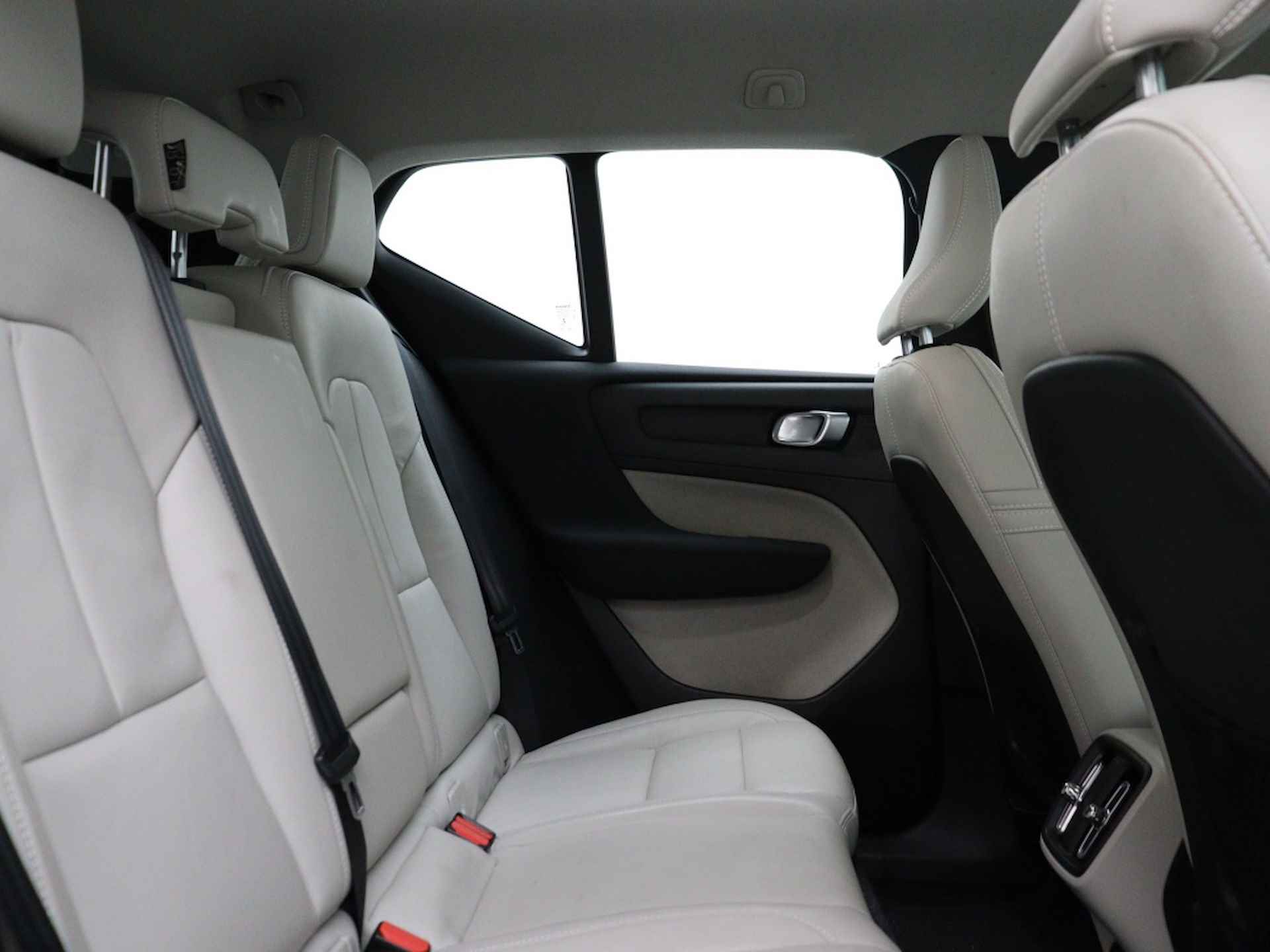 Volvo XC40 B4 AUT(8) INSCRIPTION HARMAN KARDON TREKHAAK LEDER ELEK.STOELEN - 39/41