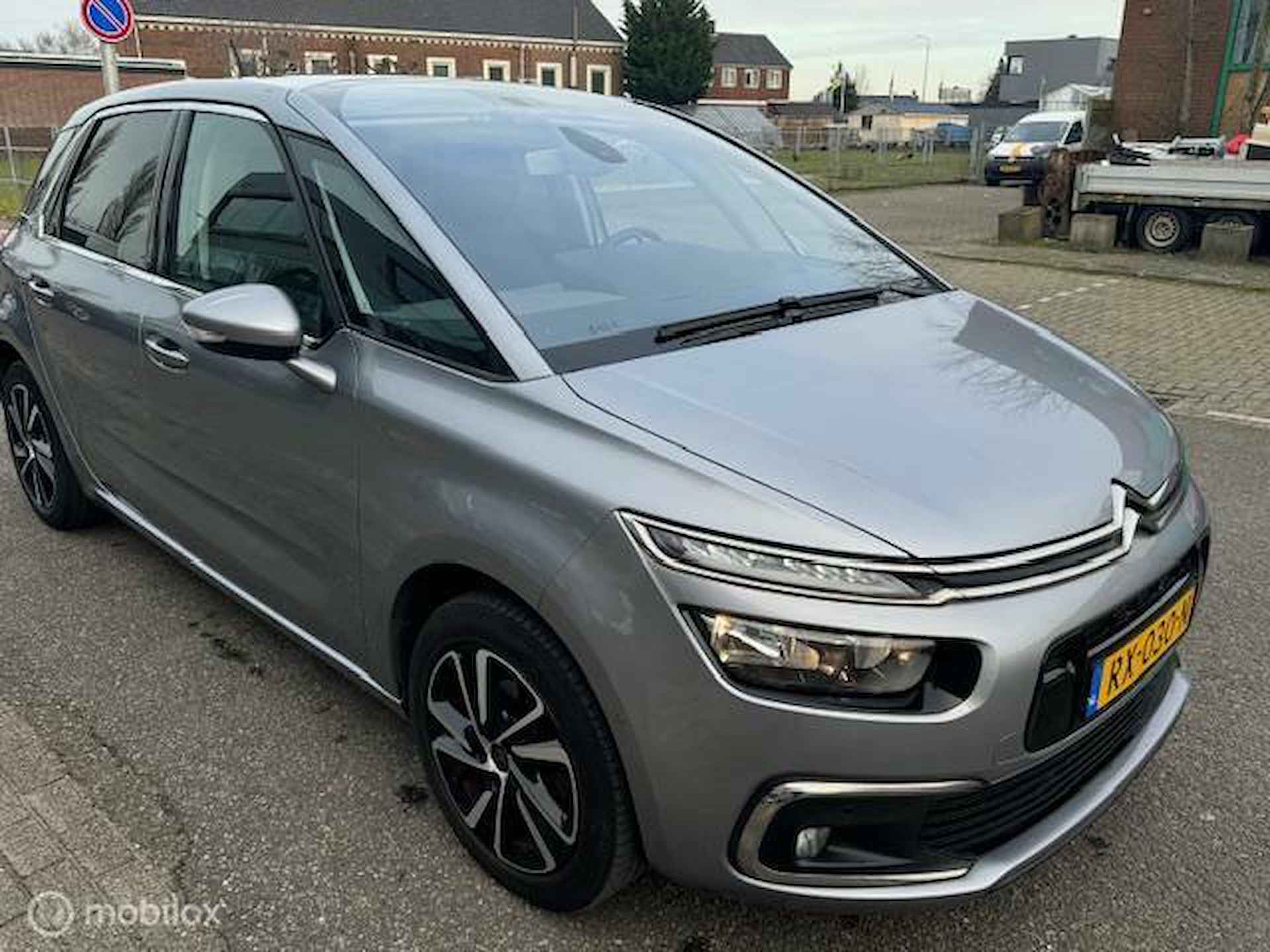 Citroen C4 Picasso 1.2 Automaat Hoge instap PureTech Shine uitvoering  , Navigatie ,Achteruit rij camera , Parkeerhulp , Trekhaak , Cruise & Climate Controle , Parelmoer grijs metaallak ! - 6/32