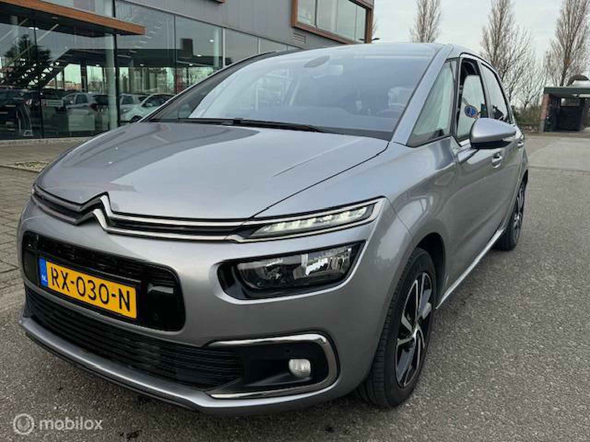 Citroen C4 Picasso 1.2 Automaat Hoge instap PureTech Shine uitvoering  , Navigatie ,Achteruit rij camera , Parkeerhulp , Trekhaak , Cruise & Climate Controle , Parelmoer grijs metaallak ! - 8/32