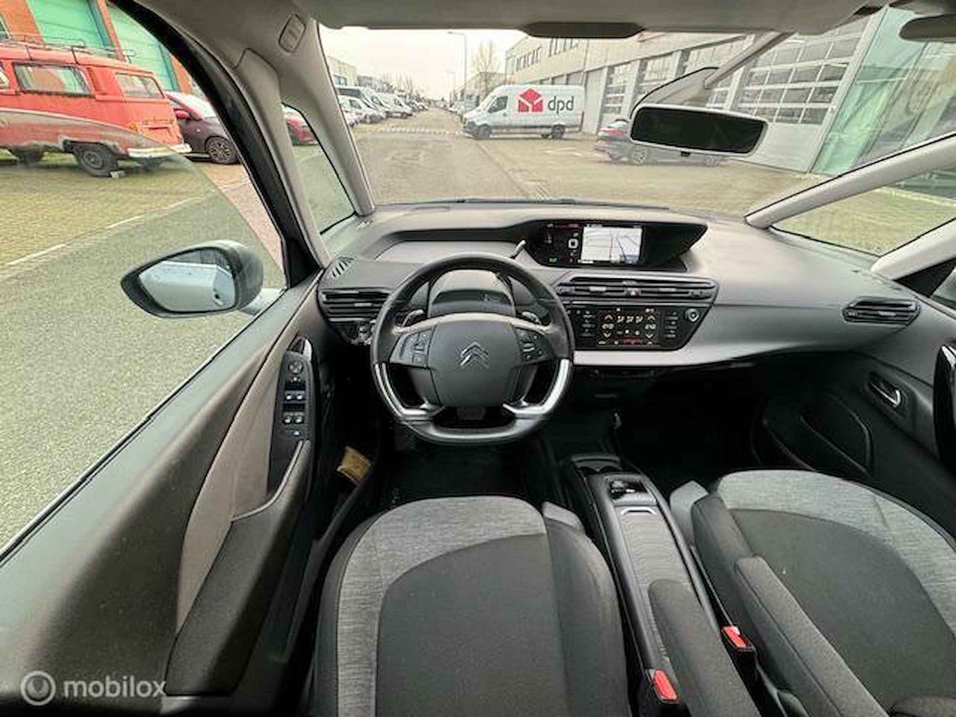 Citroen C4 Picasso 1.2 Automaat Hoge instap PureTech Shine uitvoering  , Navigatie ,Achteruit rij camera , Parkeerhulp , Trekhaak , Cruise & Climate Controle , Parelmoer grijs metaallak ! - 16/32