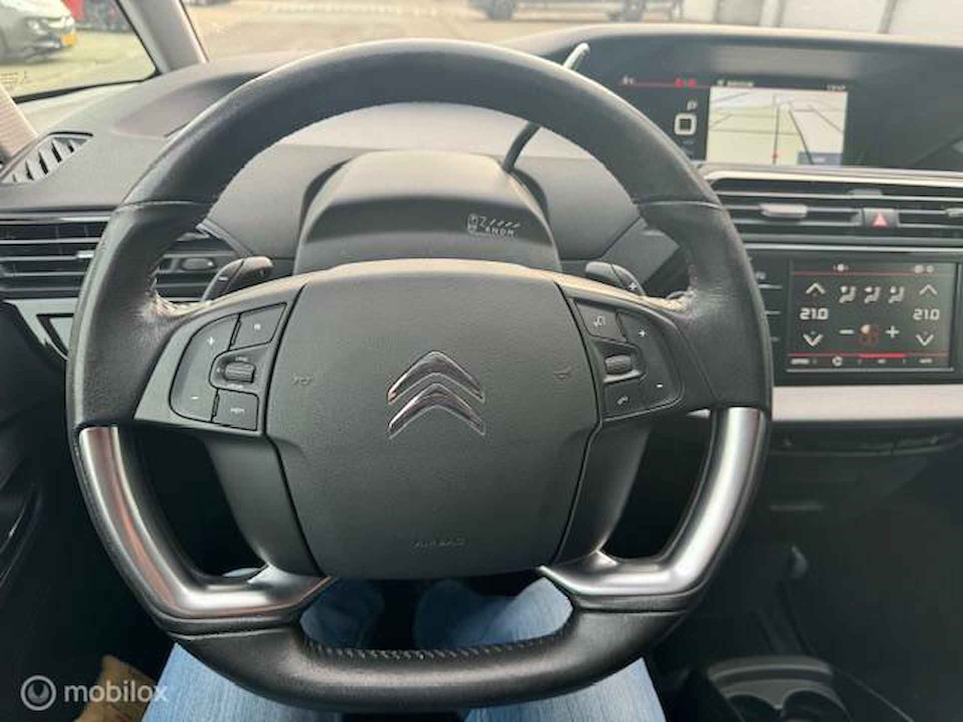 Citroen C4 Picasso 1.2 Automaat Hoge instap PureTech Shine uitvoering  , Navigatie ,Achteruit rij camera , Parkeerhulp , Trekhaak , Cruise & Climate Controle , Parelmoer grijs metaallak ! - 22/32