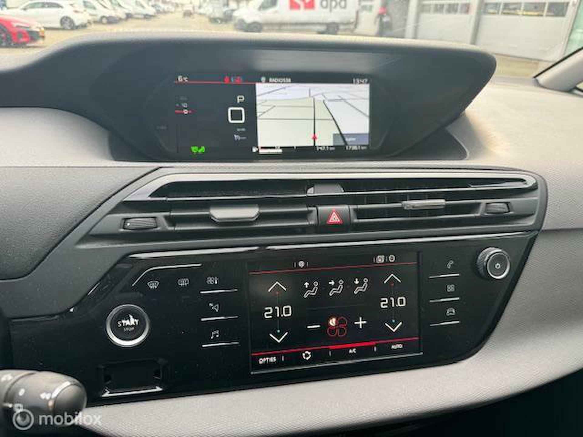 Citroen C4 Picasso 1.2 Automaat Hoge instap PureTech Shine uitvoering  , Navigatie ,Achteruit rij camera , Parkeerhulp , Trekhaak , Cruise & Climate Controle , Parelmoer grijs metaallak ! - 27/32