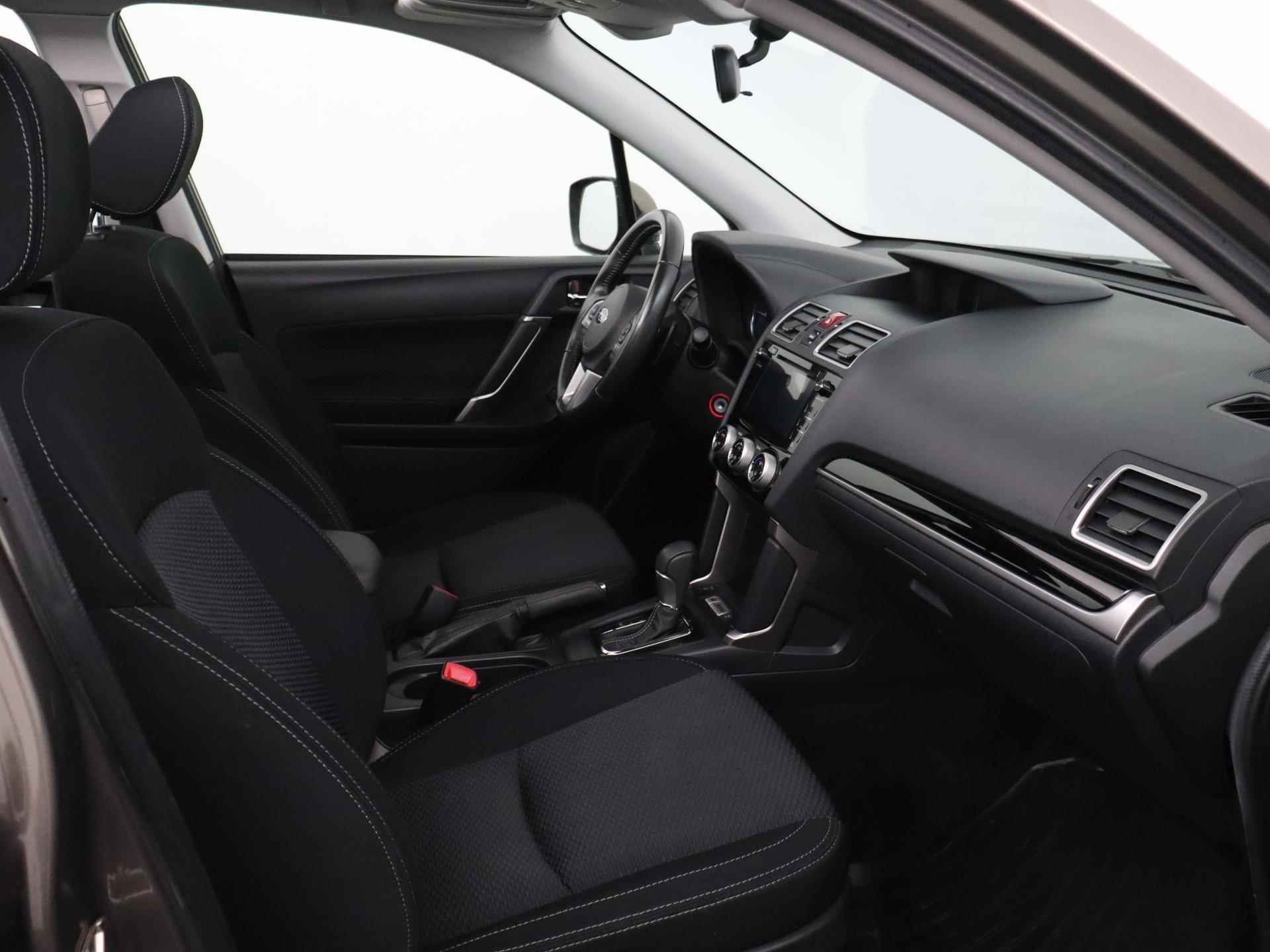 Subaru Forester 2.0 Luxury | Panoramadak | Verwarmbare voorstoelen | Trekhaak - 3/20