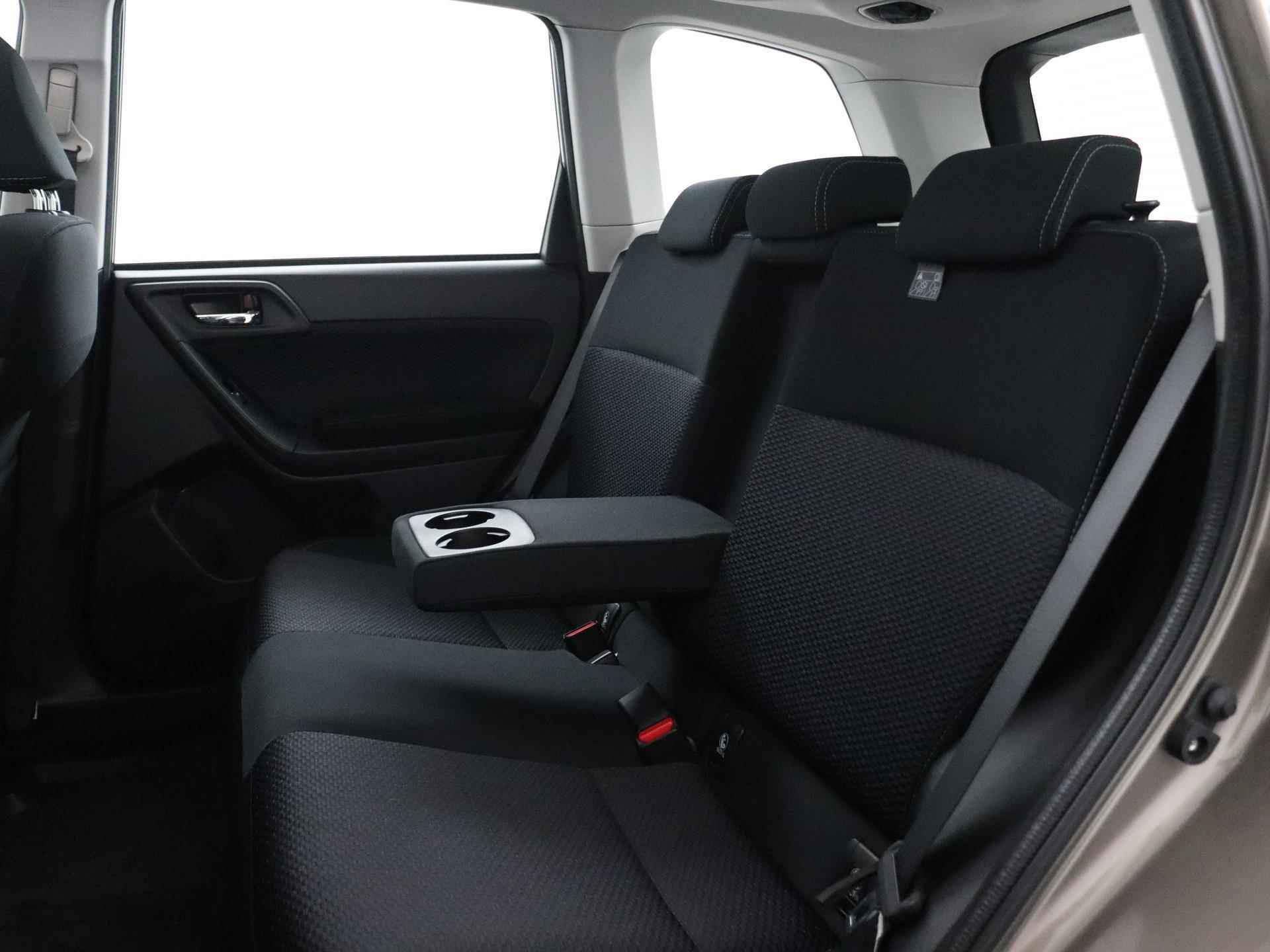 Subaru Forester 2.0 Luxury | Panoramadak | Verwarmbare voorstoelen | Trekhaak - 10/20