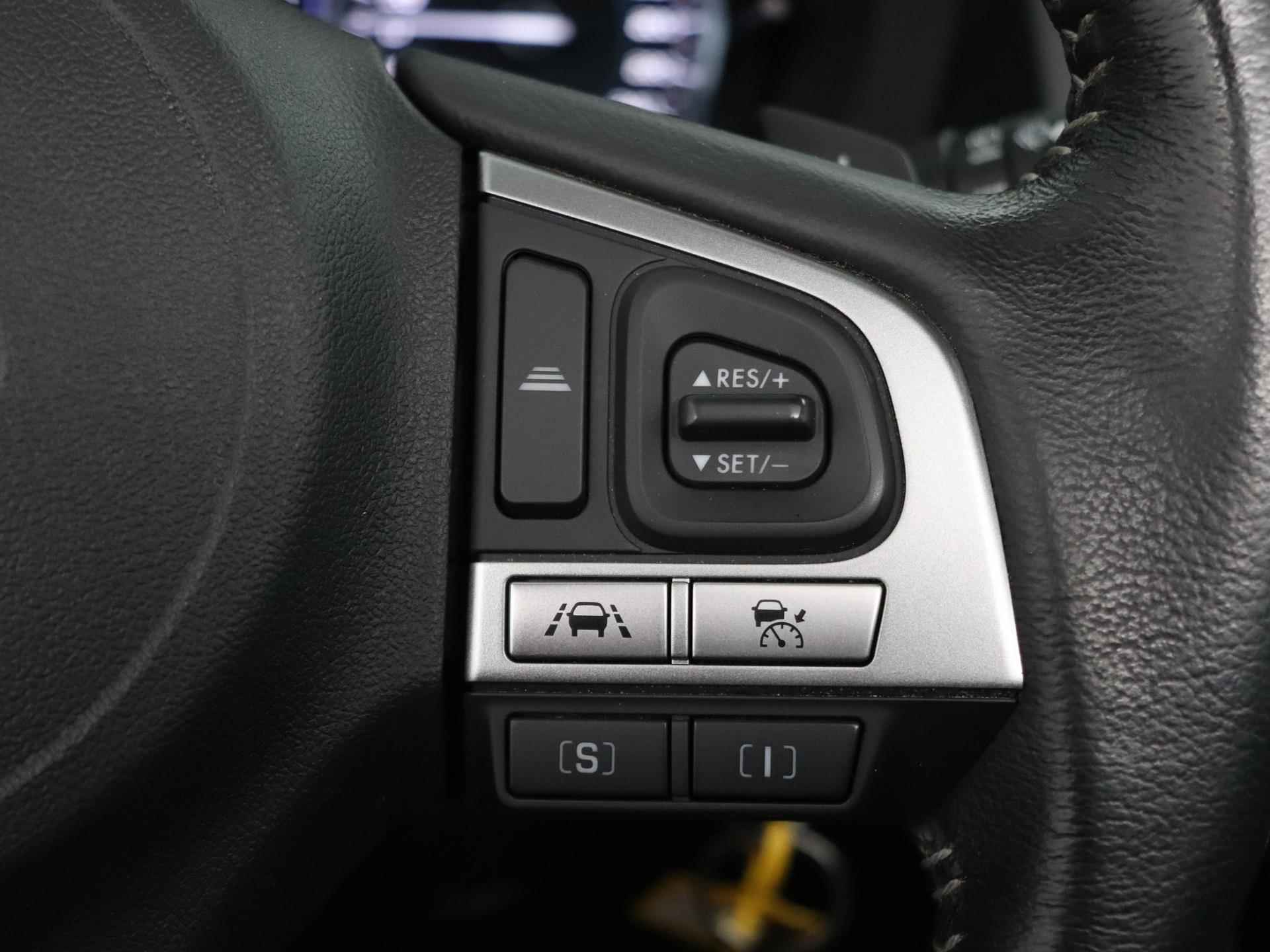 Subaru Forester 2.0 Luxury | Panoramadak | Verwarmbare voorstoelen | Trekhaak - 13/20