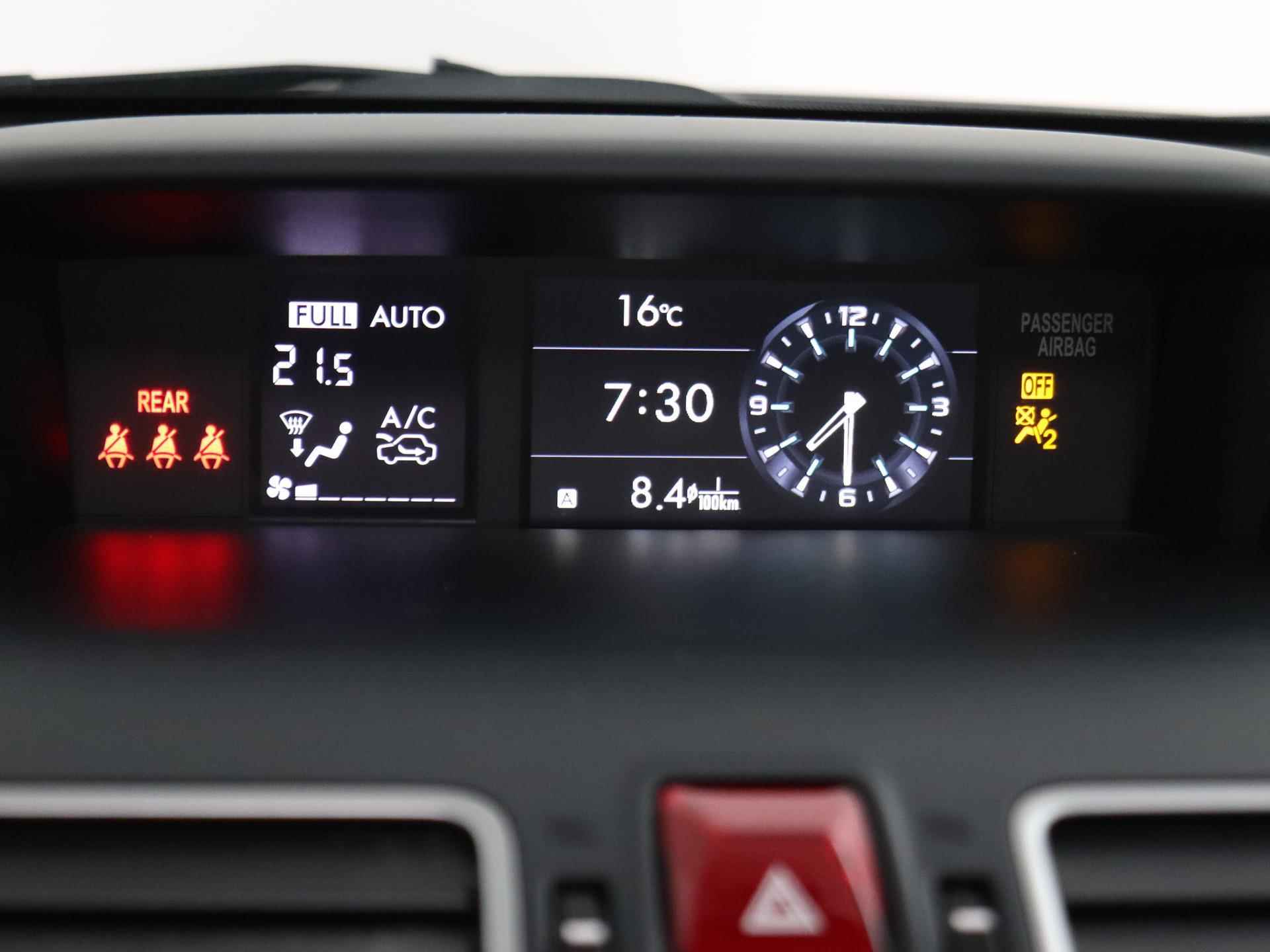 Subaru Forester 2.0 Luxury | Panoramadak | Verwarmbare voorstoelen | Trekhaak - 17/20