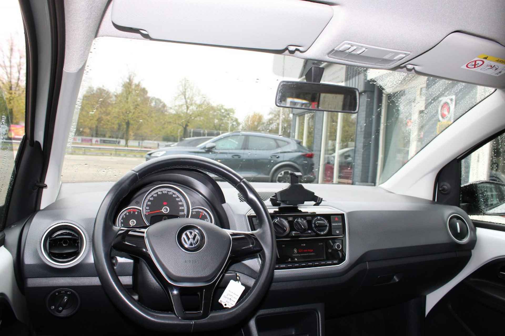 VOLKSWAGEN Up 1.0 High Up Airco Bluetooth 5 drs Privacy LM 15   Topstaat!! - 10/28