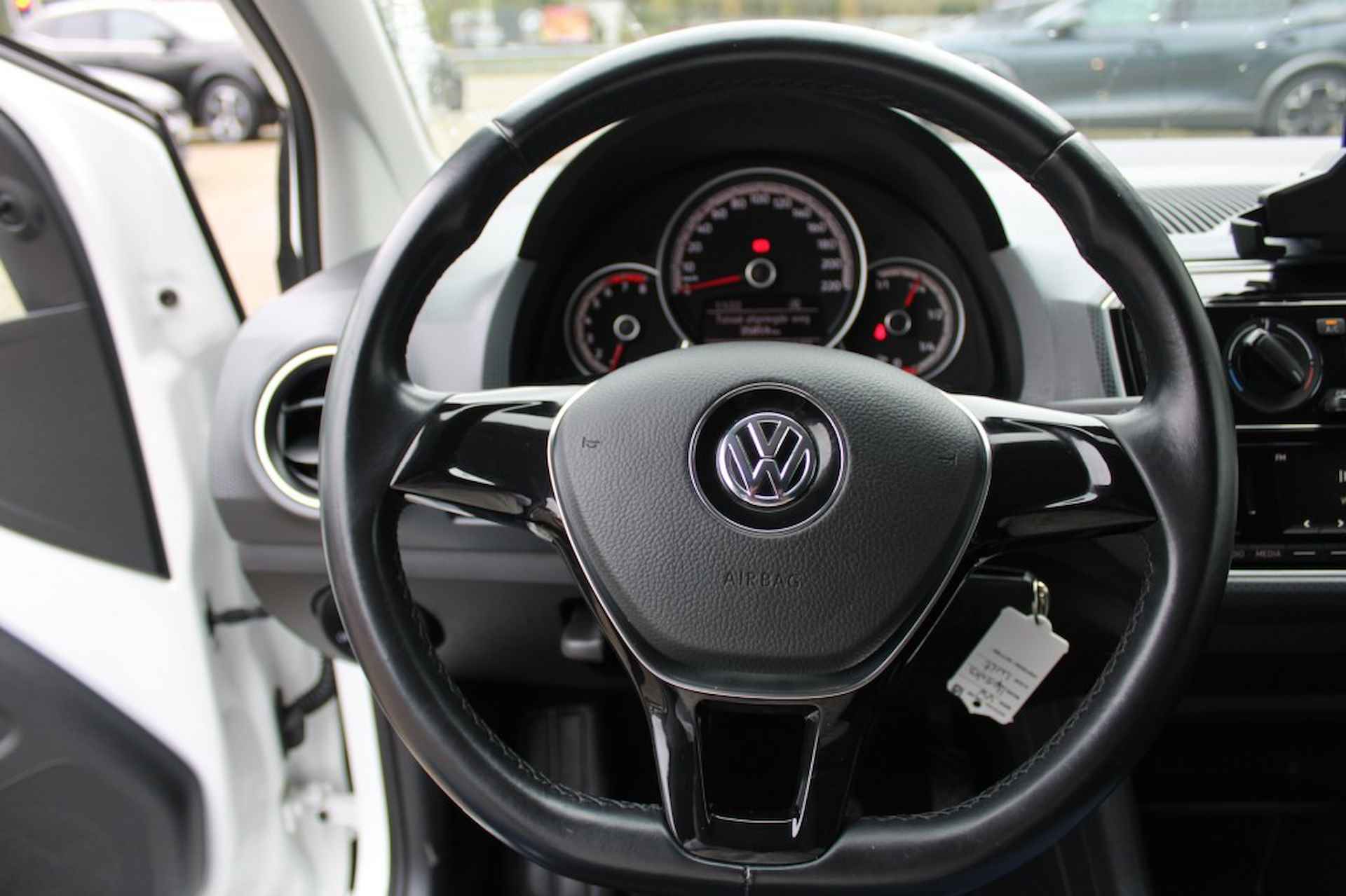 VOLKSWAGEN Up 1.0 High Up Airco Bluetooth 5 drs Privacy LM 15   Topstaat!! - 19/28