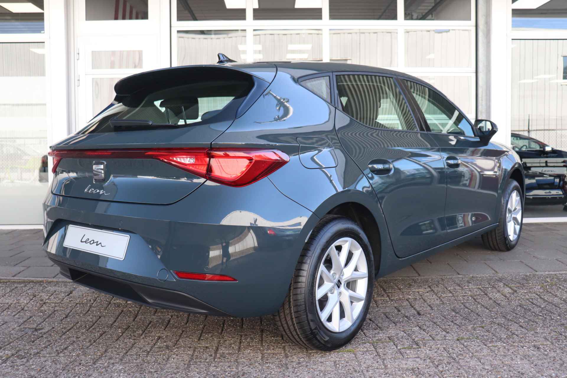 SEAT Leon 1.5 TSI 115pk Style | Parkeersensoren | 16" lichtmetalen velgen | Navigatie via smartphone | Virtual cockpit | - 2/29