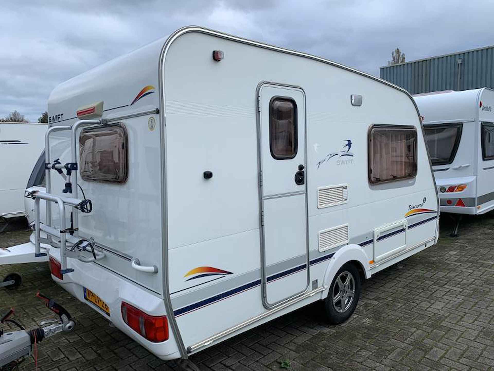 Swift Toscane 390 EK Voortent/Fietsendrager - 3/9