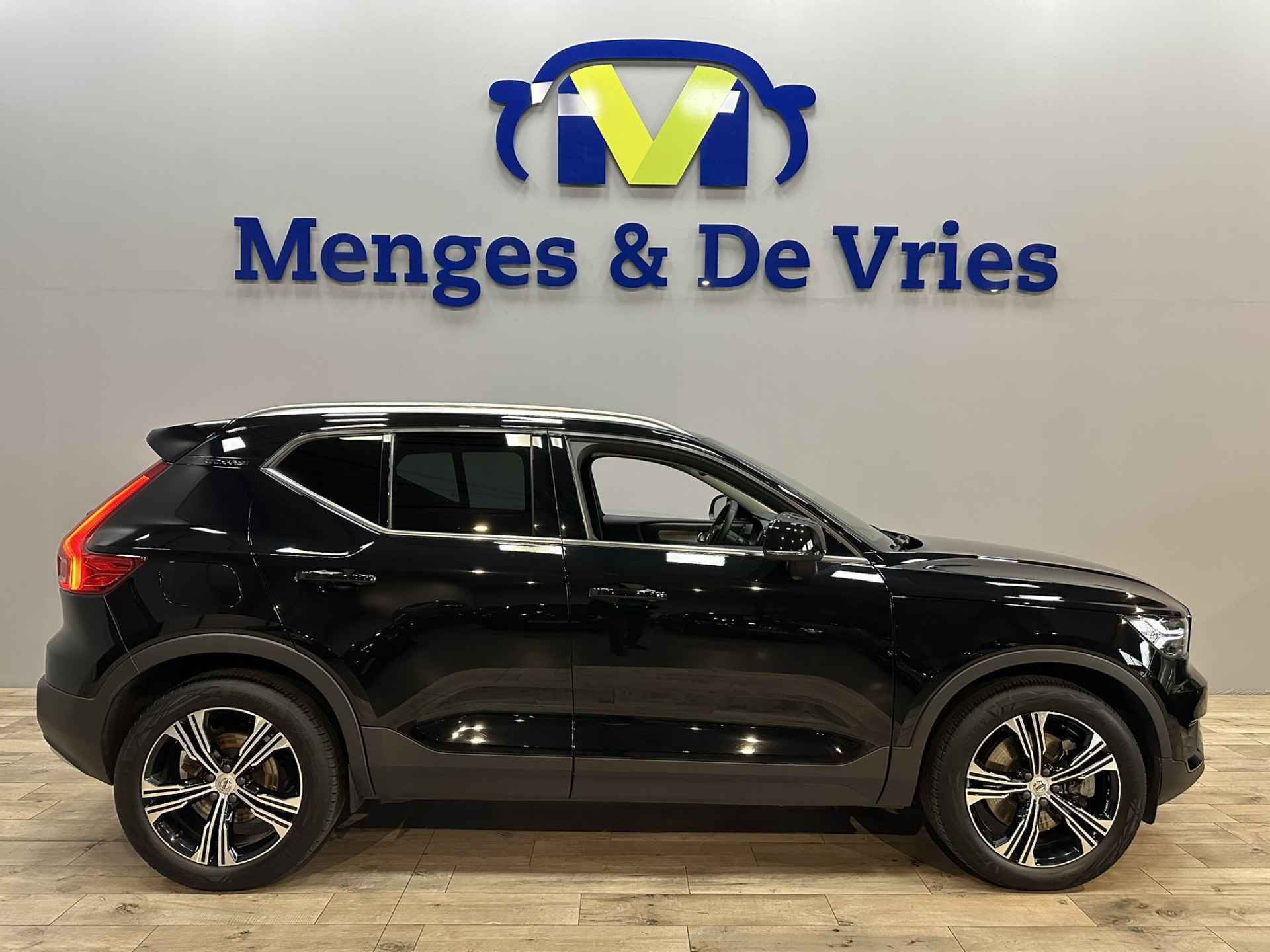 Volvo XC40 1.5 T4 Recharge Inscription Airco ECC | LED | Camera | Leer | Trekhaak | Adaptive Cruise | Stoelverwarming | Apple Carplay Android Auto | Isofix | NAP | - 2/46