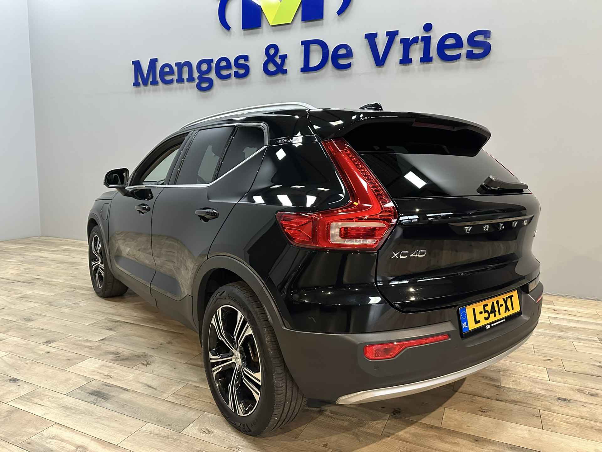 Volvo XC40 1.5 T4 Recharge Inscription Airco ECC | LED | Camera | Leer | Trekhaak | Adaptive Cruise | Stoelverwarming | Apple Carplay Android Auto | Isofix | NAP | - 5/46