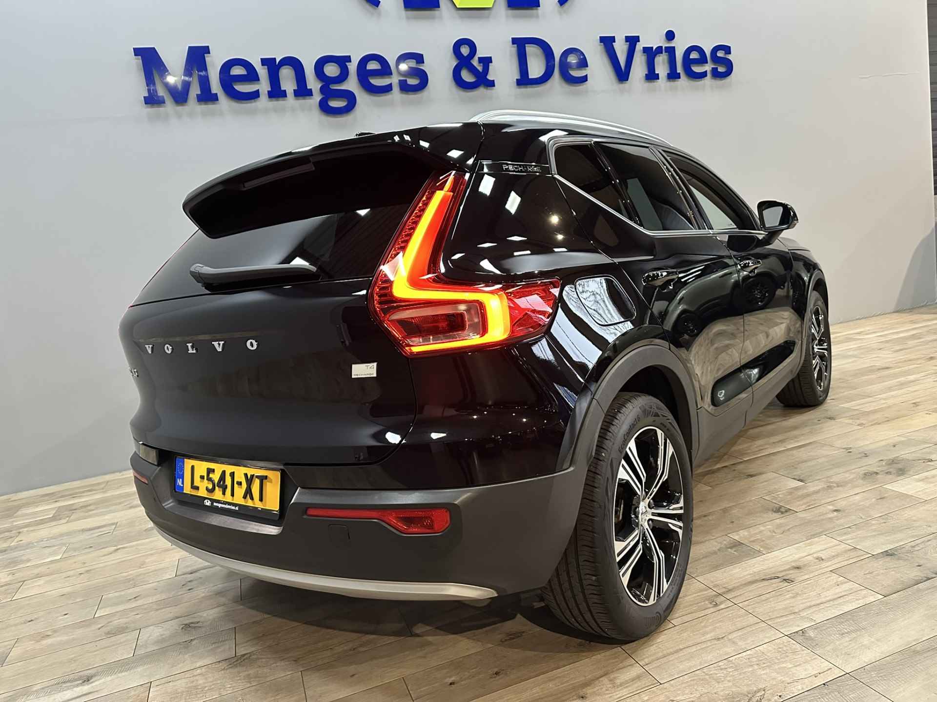 Volvo XC40 1.5 T4 Recharge Inscription Airco ECC | LED | Camera | Leer | Trekhaak | Adaptive Cruise | Stoelverwarming | Apple Carplay Android Auto | Isofix | NAP | - 42/46