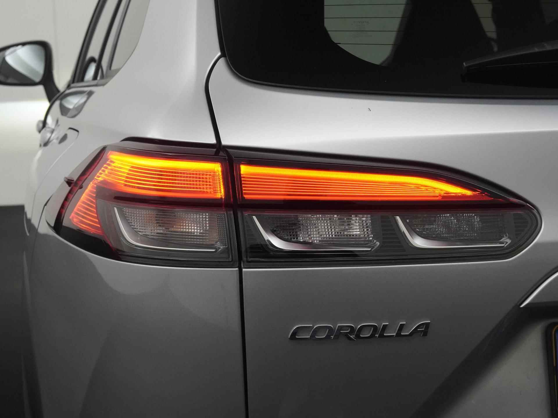 Toyota Corolla Cross 2.0 High Power Hybrid First Edition | Panoramadak | Trekhaak | Camera | Carplay | Zondag open! - 20/39