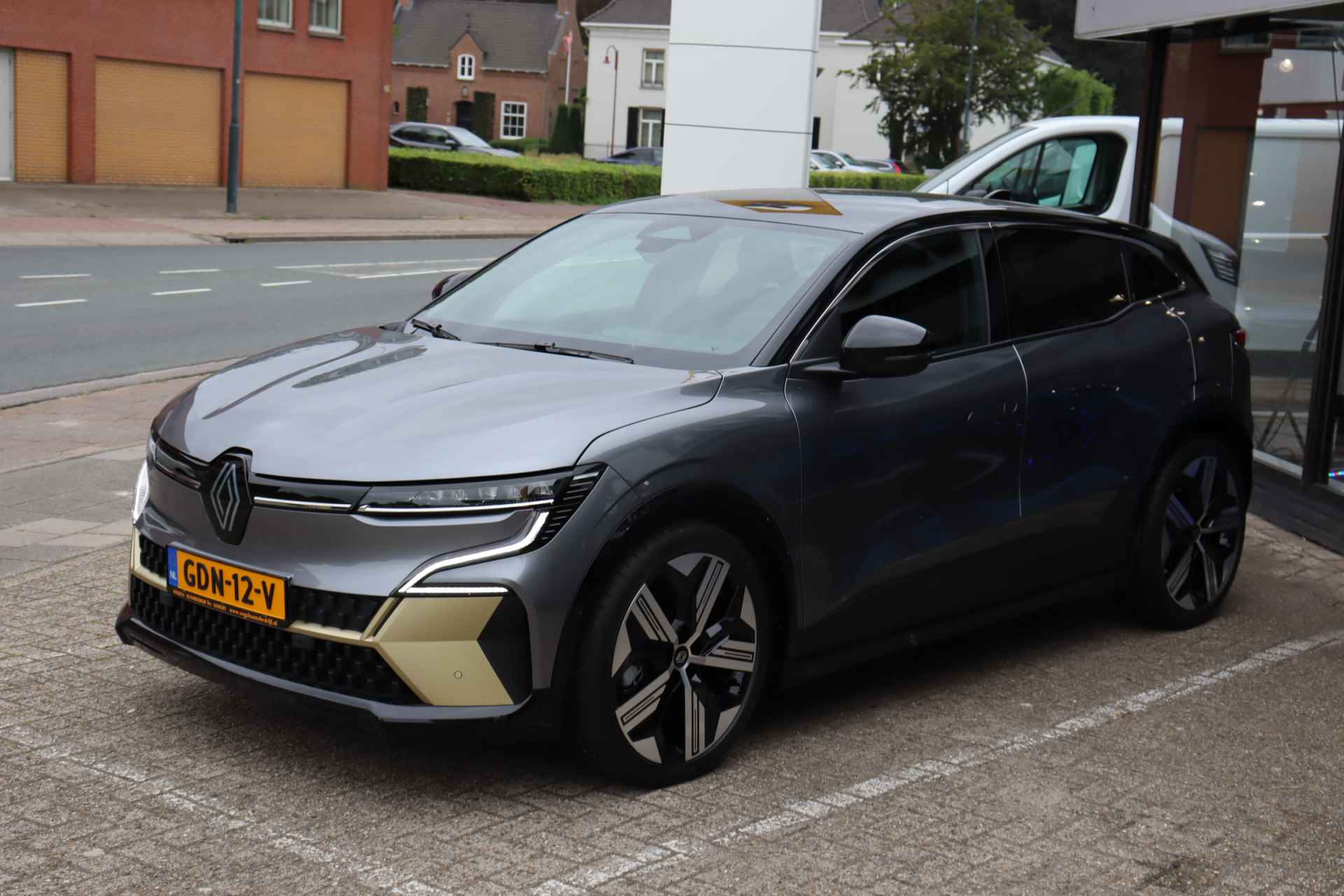 Renault Mégane E-Tech EV60 220pk Iconic Gar+ t/m juni 2028 - 5/23