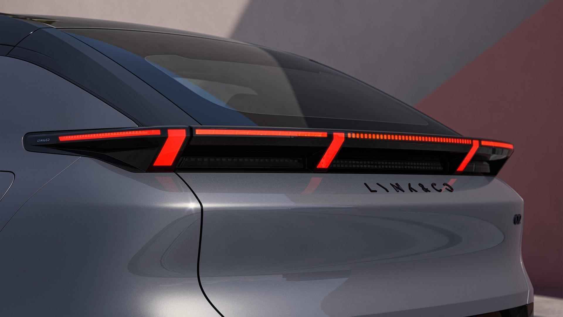 Lynk & Co 02 More 66 kWh | UIT VOORRAAD LEVERBAAR  | HIGH GREY GRID - 5/6