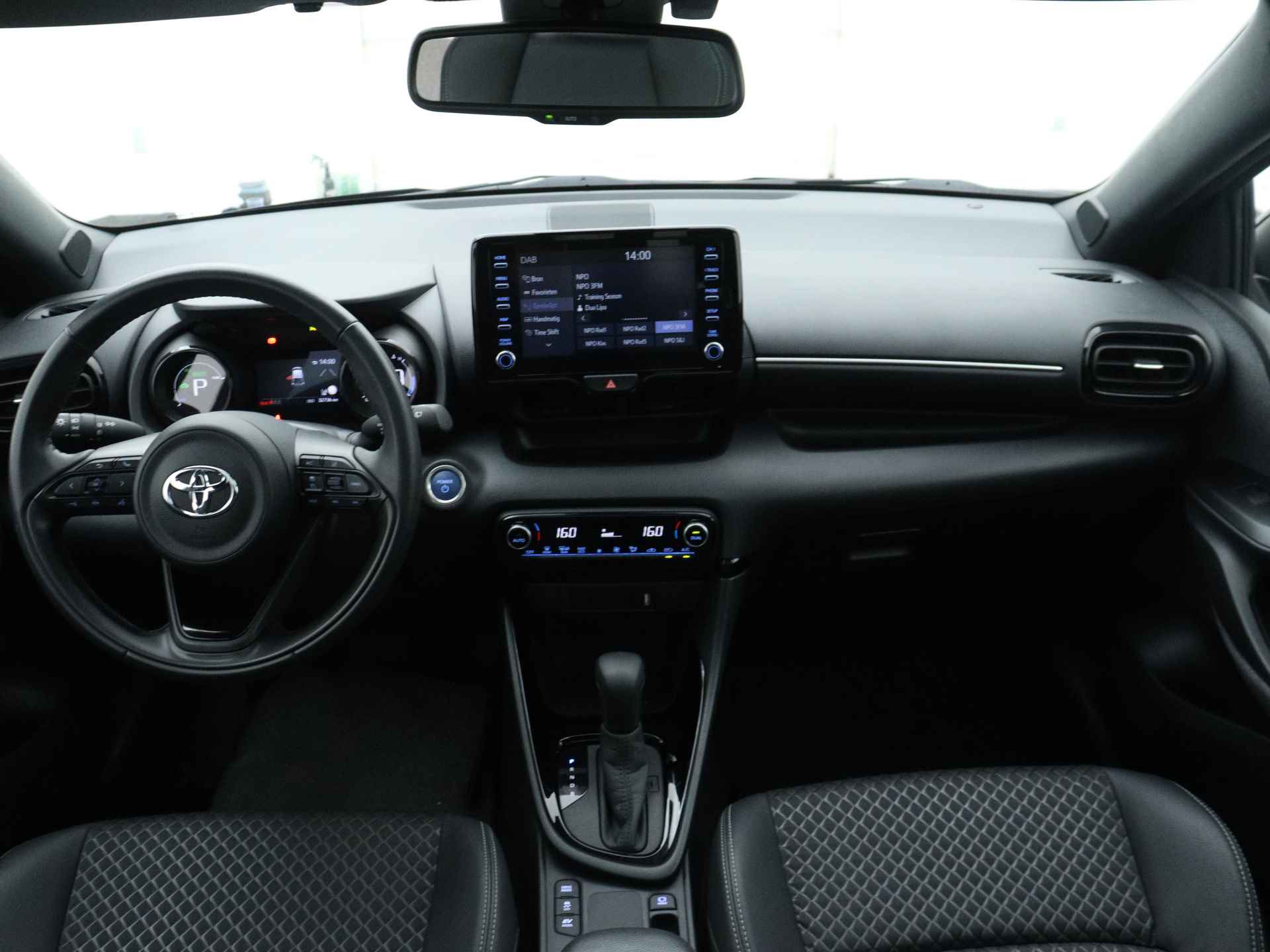 Toyota Yaris 1.5 Hybrid Executive Limited | Panoramadak | Apple Carplay/Android Auto | Lichtmetalen Velgen | - 6/42