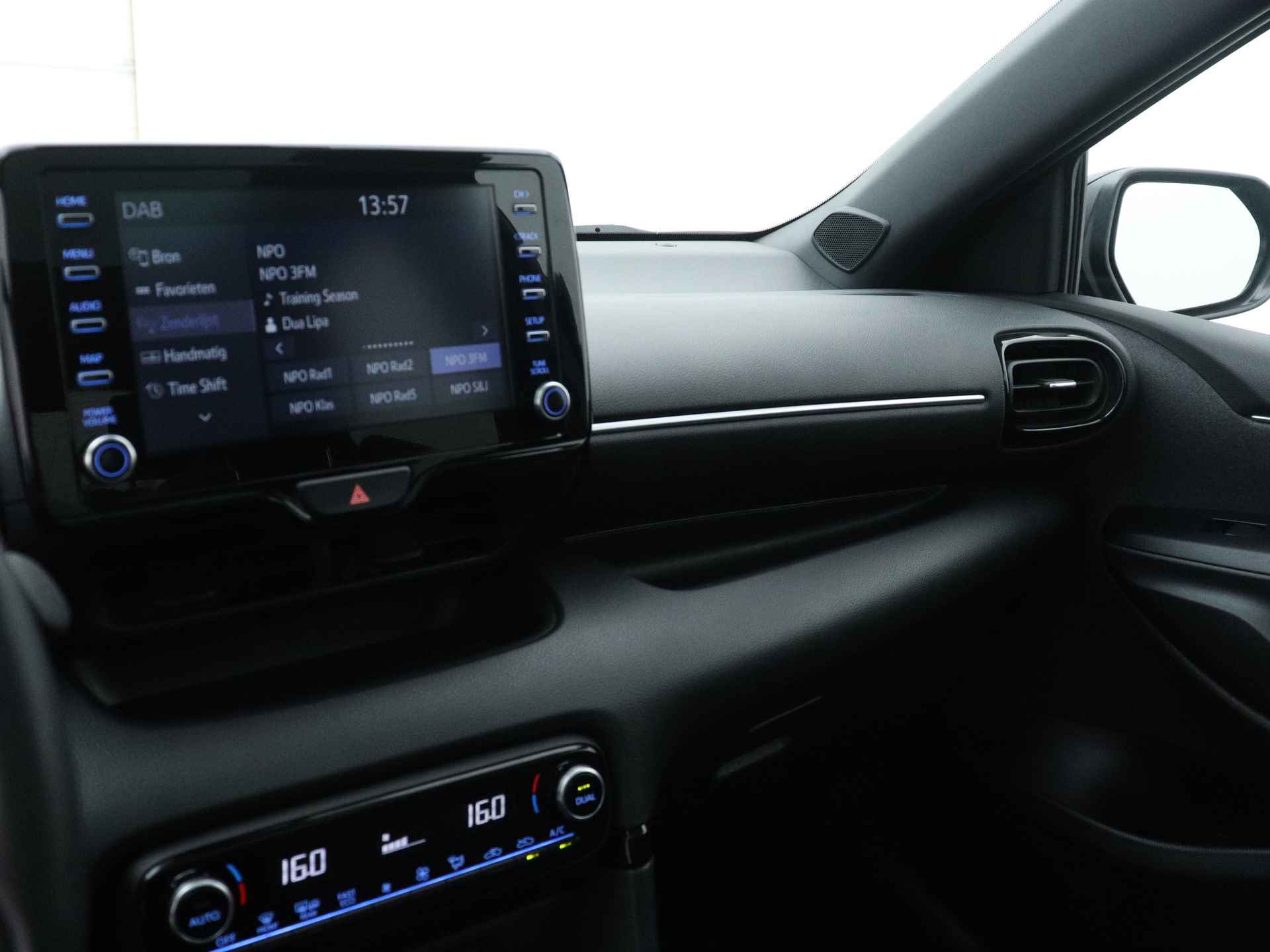 Toyota Yaris 1.5 Hybrid Executive Limited | Panoramadak | Apple Carplay/Android Auto | Lichtmetalen Velgen | - 8/42