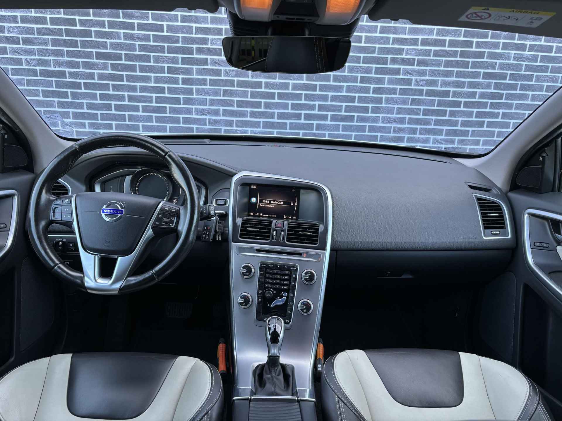 Volvo XC60 T5 Automaat | Trekhaak | Parkeerverwarming | Stoel-/stuurverwarming | Elektr. best. stoel met geheugen | Park assist voor en achter - 9/30