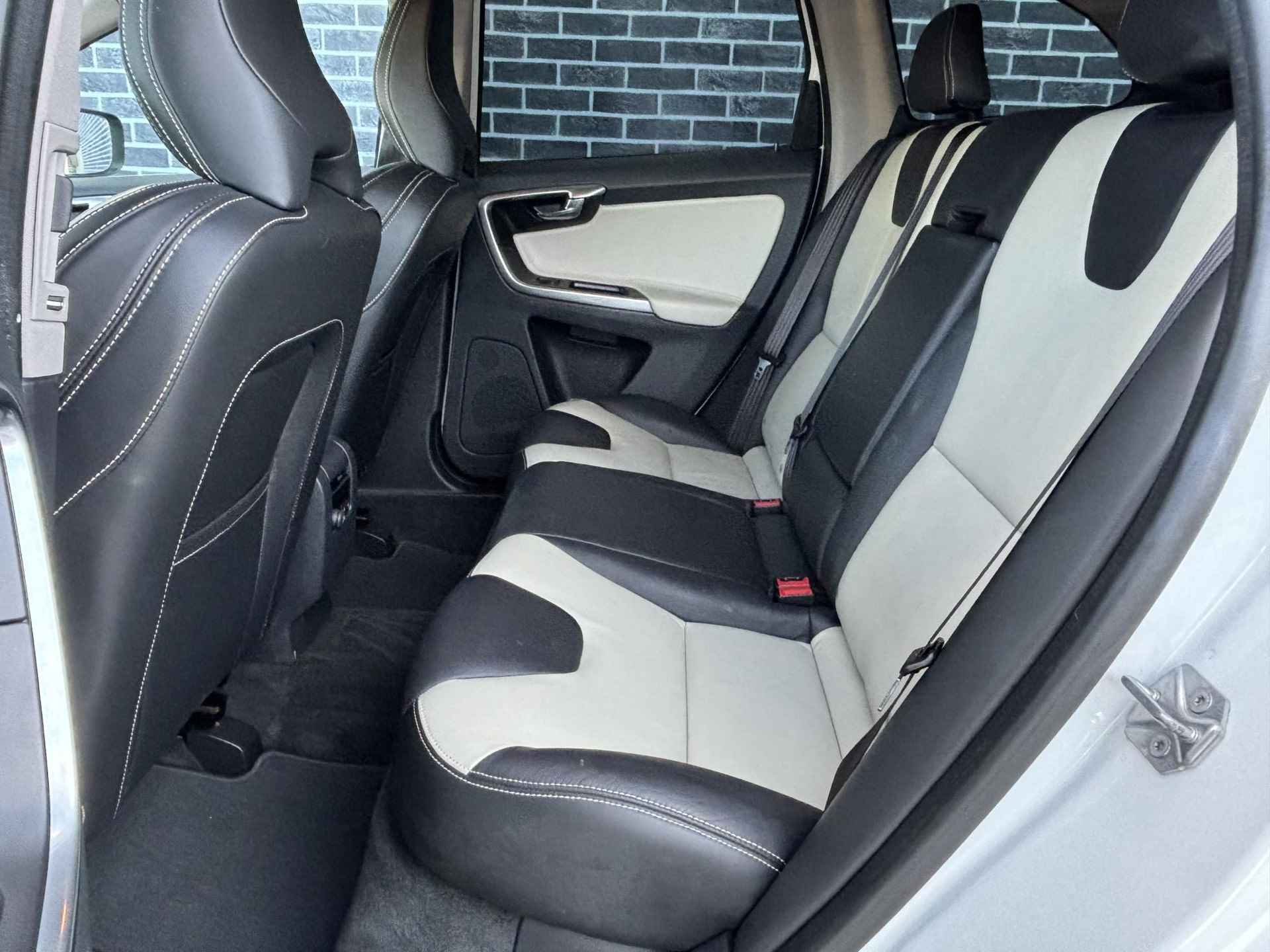 Volvo XC60 T5 Automaat | Trekhaak | Parkeerverwarming | Stoel-/stuurverwarming | Elektr. best. stoel met geheugen | Park assist voor en achter - 23/30