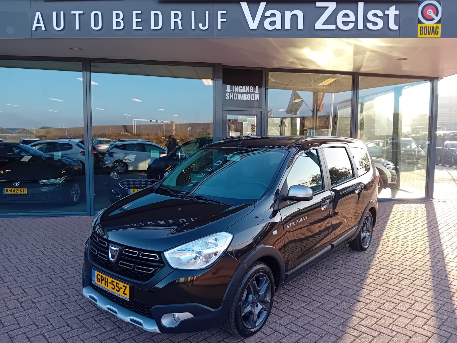 Dacia Lodgy 1.2 TCe Série Limitée Stepway 7p. Airco, Multimediasysteem, Bluetooth, Navigatie, Parkeersensoren, Camera, Stoelverwarming, Crui Nette auto, Dealer onderhouden, BOVAG