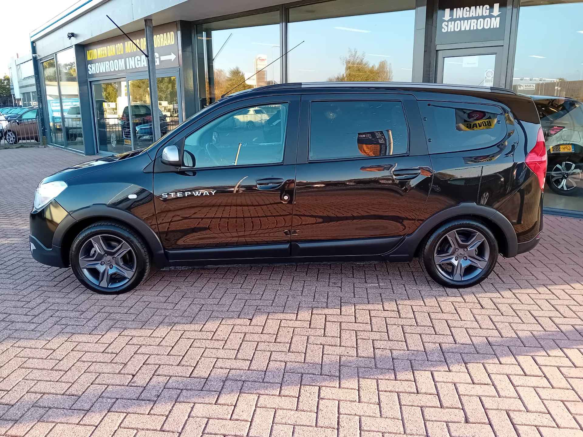 Dacia Lodgy 1.2 TCe Série Limitée Stepway 7p. Airco, Multimediasysteem, Bluetooth, Navigatie, Parkeersensoren, Camera, Stoelverwarming, Crui Nette auto, Dealer onderhouden, BOVAG - 9/29