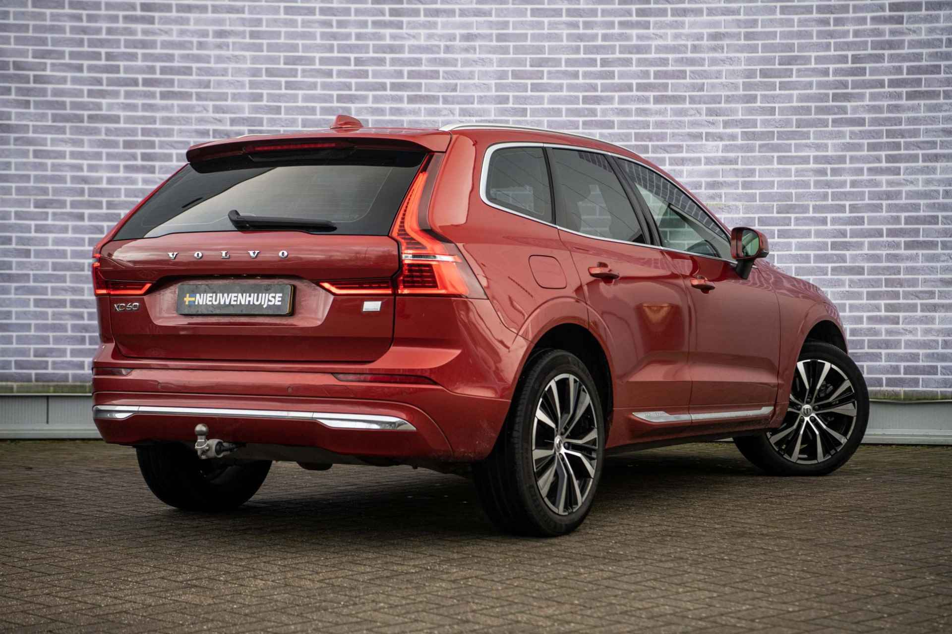 Volvo XC60 2.0 T6 Plug-in hybrid AWD Inscription Exclusive Volvo XC60 2.0 Recharge T6 AWD Inscription Exclusive | Trekhaak | 20" | Harman/Kardon | Panoramadak | Adaptieve cruise control | Elektrisch verstelbare stoelen | - 4/41