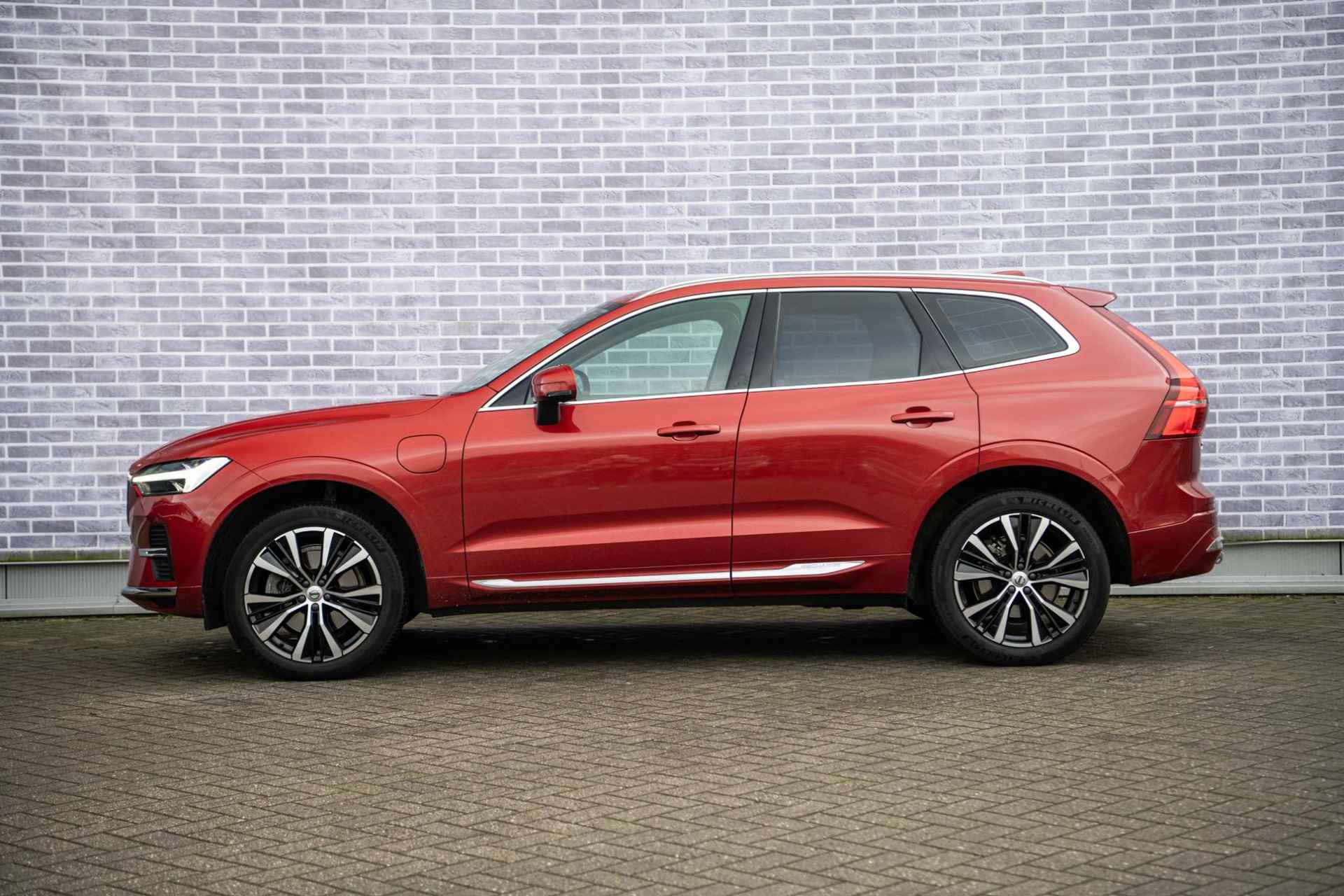 Volvo XC60 2.0 T6 Plug-in hybrid AWD Inscription Exclusive Volvo XC60 2.0 Recharge T6 AWD Inscription Exclusive | Trekhaak | 20" | Harman/Kardon | Panoramadak | Adaptieve cruise control | Elektrisch verstelbare stoelen | - 6/41