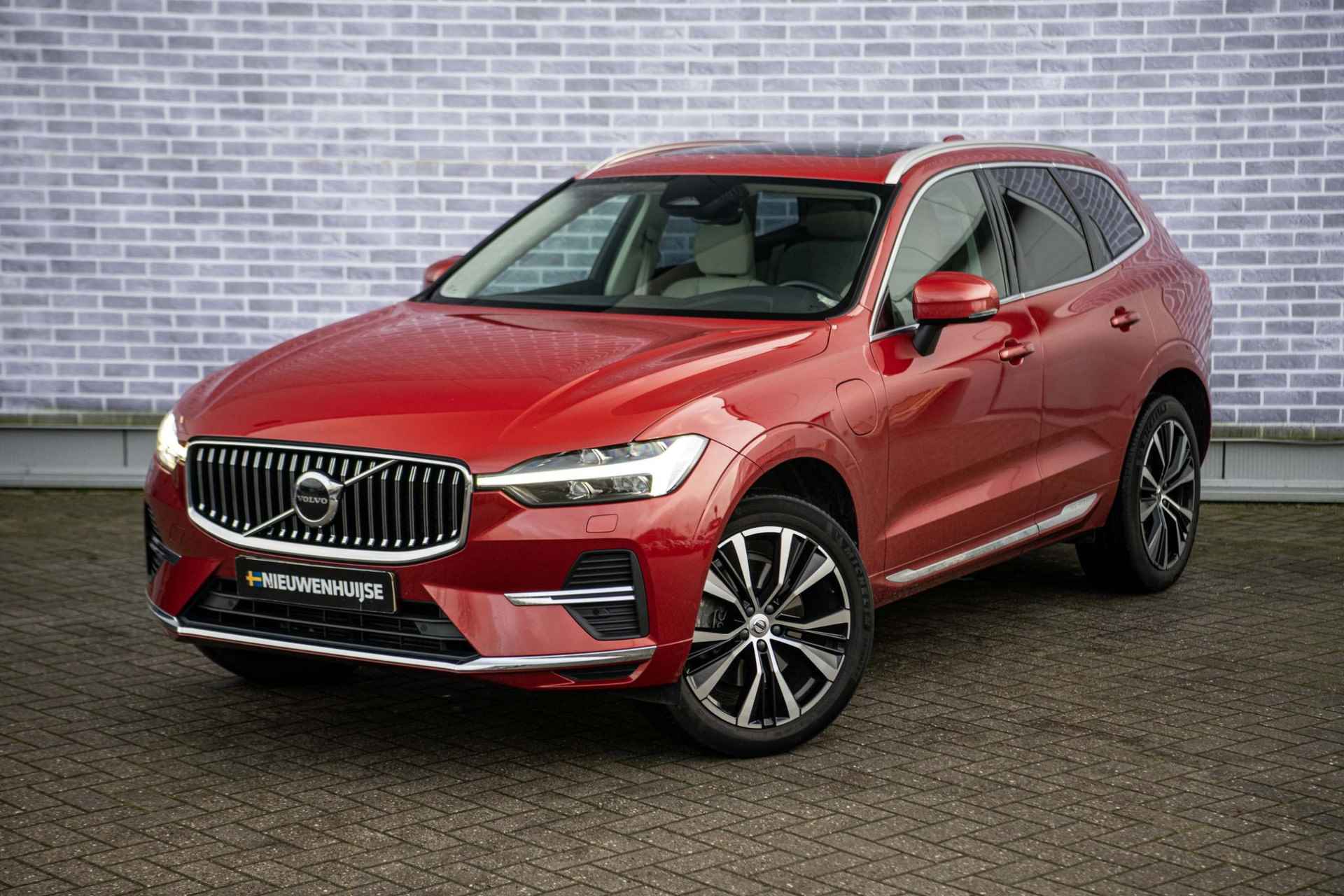 Volvo XC60 2.0 T6 Plug-in hybrid AWD Inscription Exclusive Volvo XC60 2.0 Recharge T6 AWD Inscription Exclusive | Trekhaak | 20" | Harman/Kardon | Panoramadak | Adaptieve cruise control | Elektrisch verstelbare stoelen | - 16/41