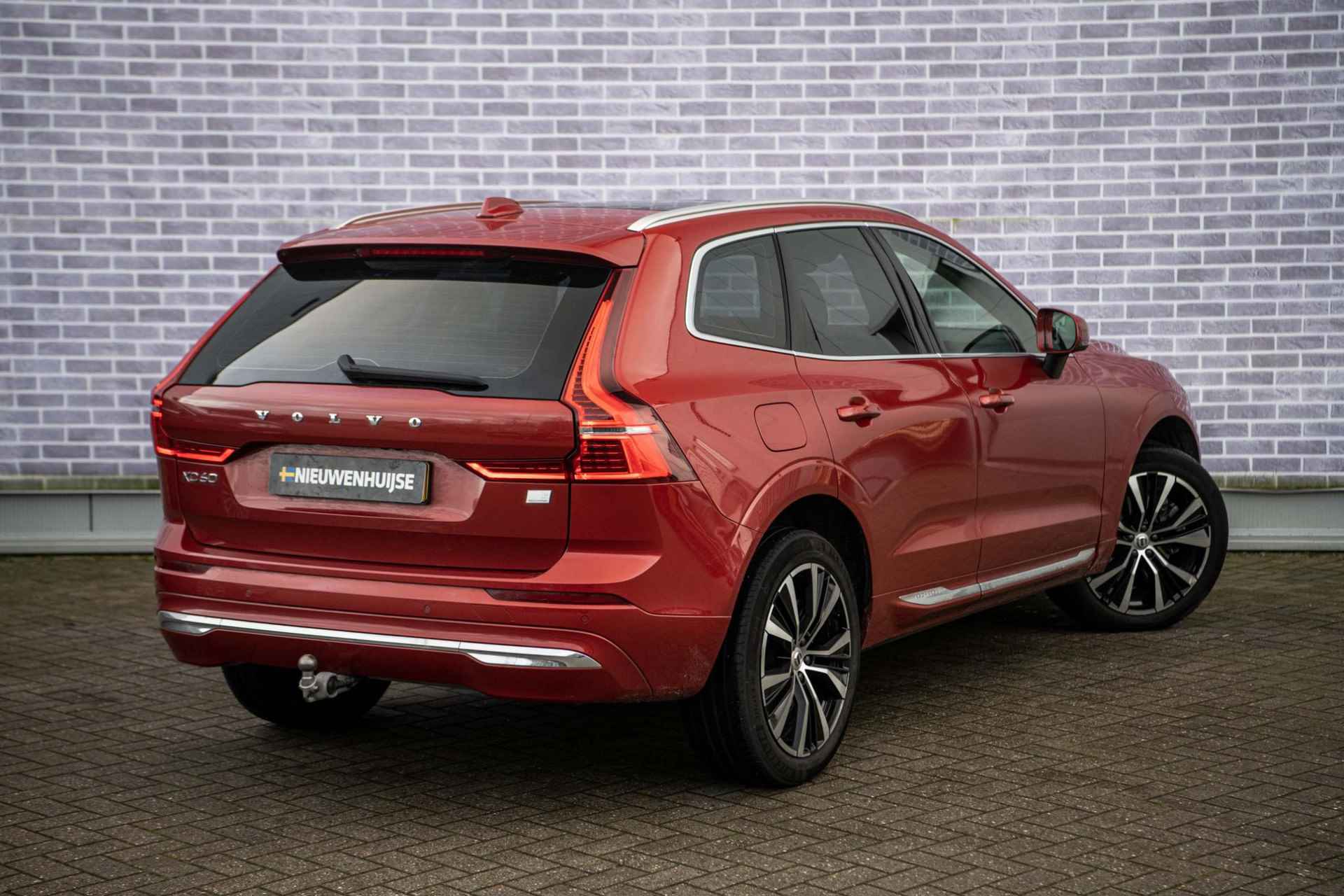 Volvo XC60 2.0 T6 Plug-in hybrid AWD Inscription Exclusive Volvo XC60 2.0 Recharge T6 AWD Inscription Exclusive | Trekhaak | 20" | Harman/Kardon | Panoramadak | Adaptieve cruise control | Elektrisch verstelbare stoelen | - 17/41