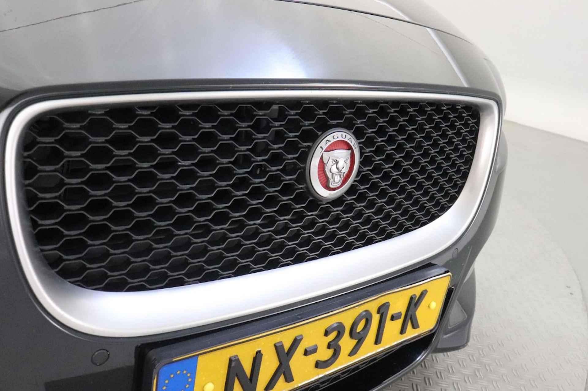 JAGUAR Xe 2.0D Portfolio R-Sport Automaat - Navi, Leer, Xenon - 33/35