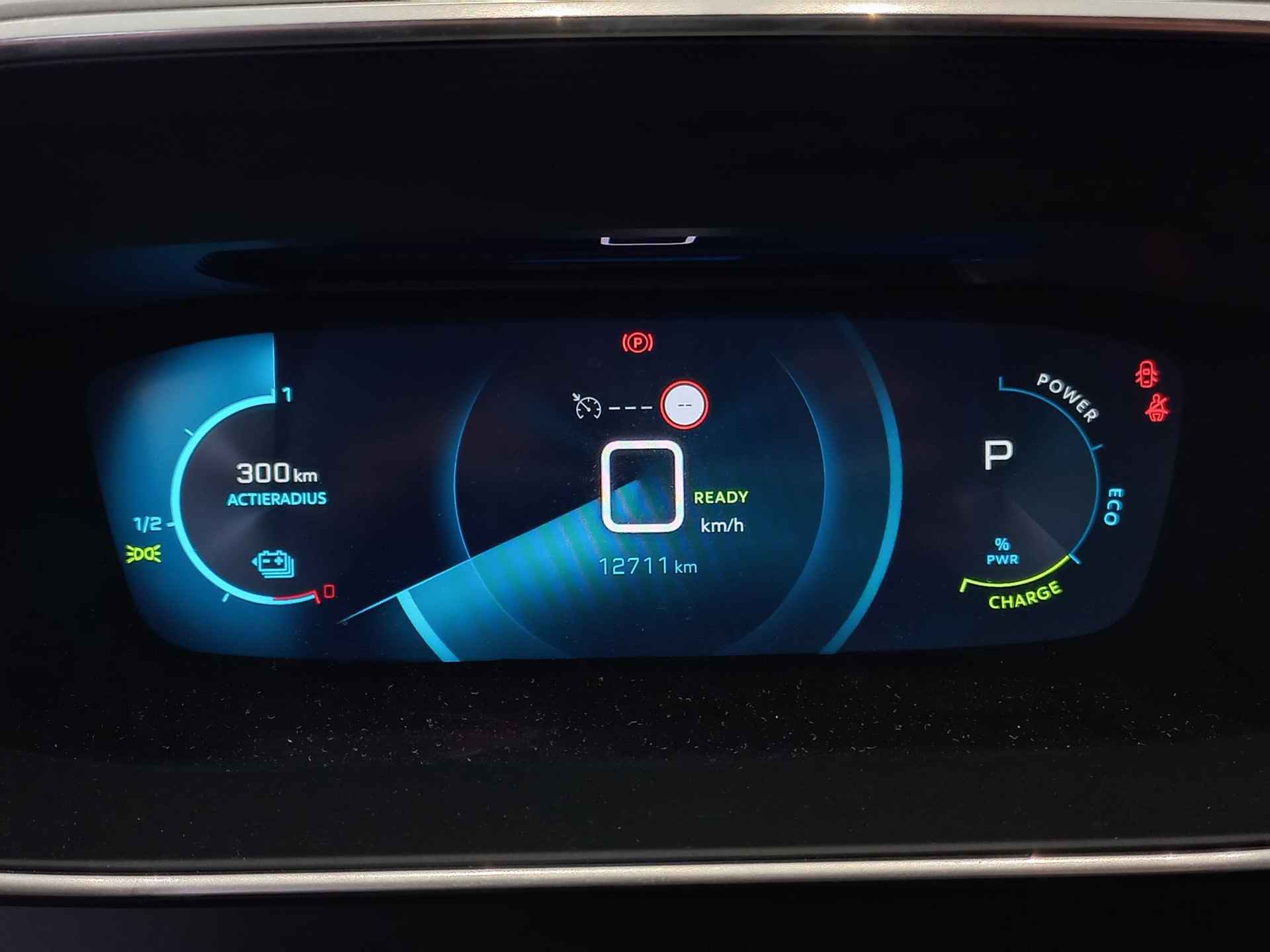 Peugeot e-2008 EV Allure Pack 50 kWh 3 fase | NAVIGATIE | ACHTERUITRIJCAMERA | CLIMATE CONTROL | - 12/31