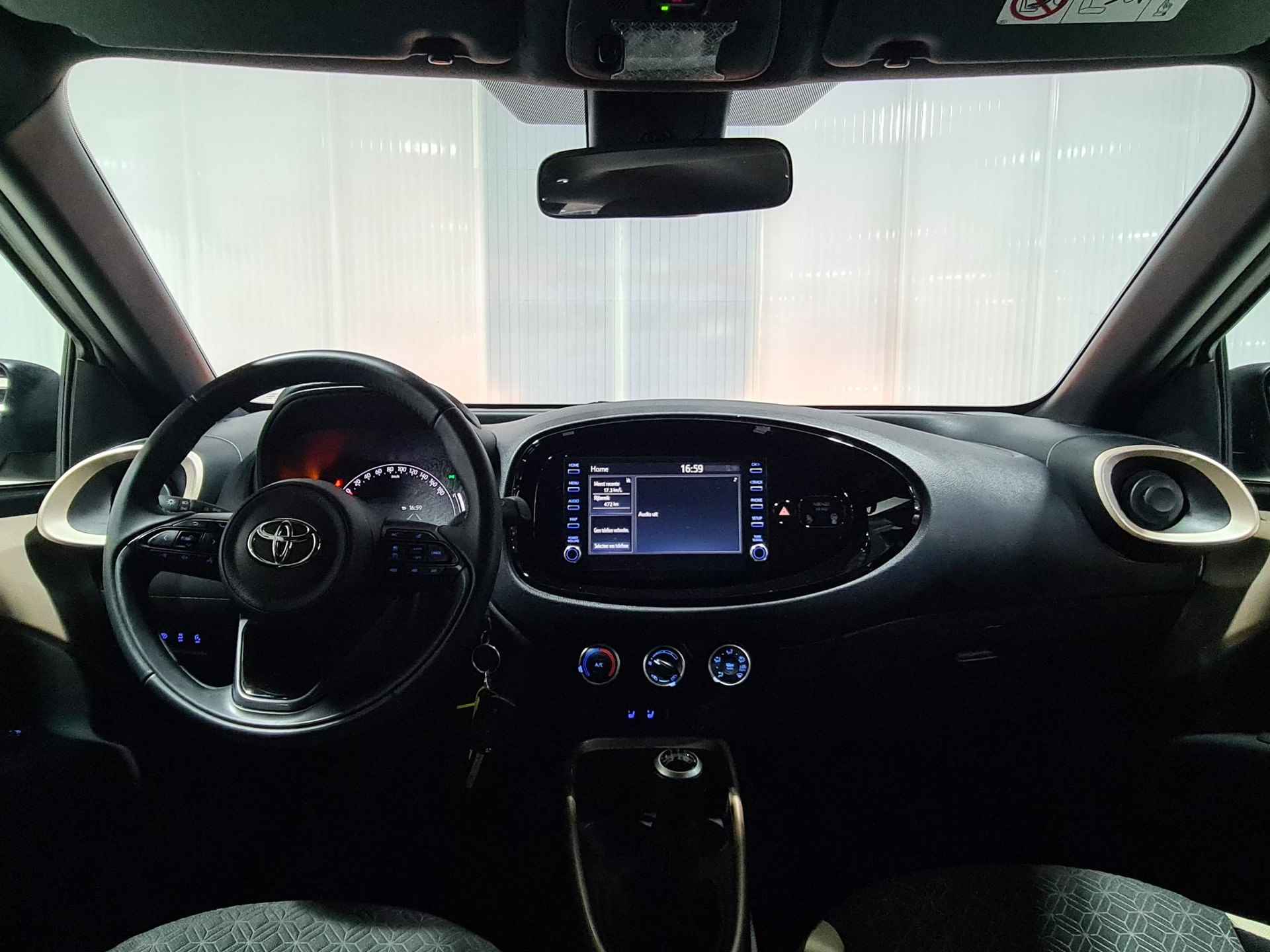 Toyota Aygo X 1.0 VVT-i MT Pulse | Camera | Apple CarPlay/Android Auto | Adaptive Cruise Controle | Stoelverwarming - 2/36