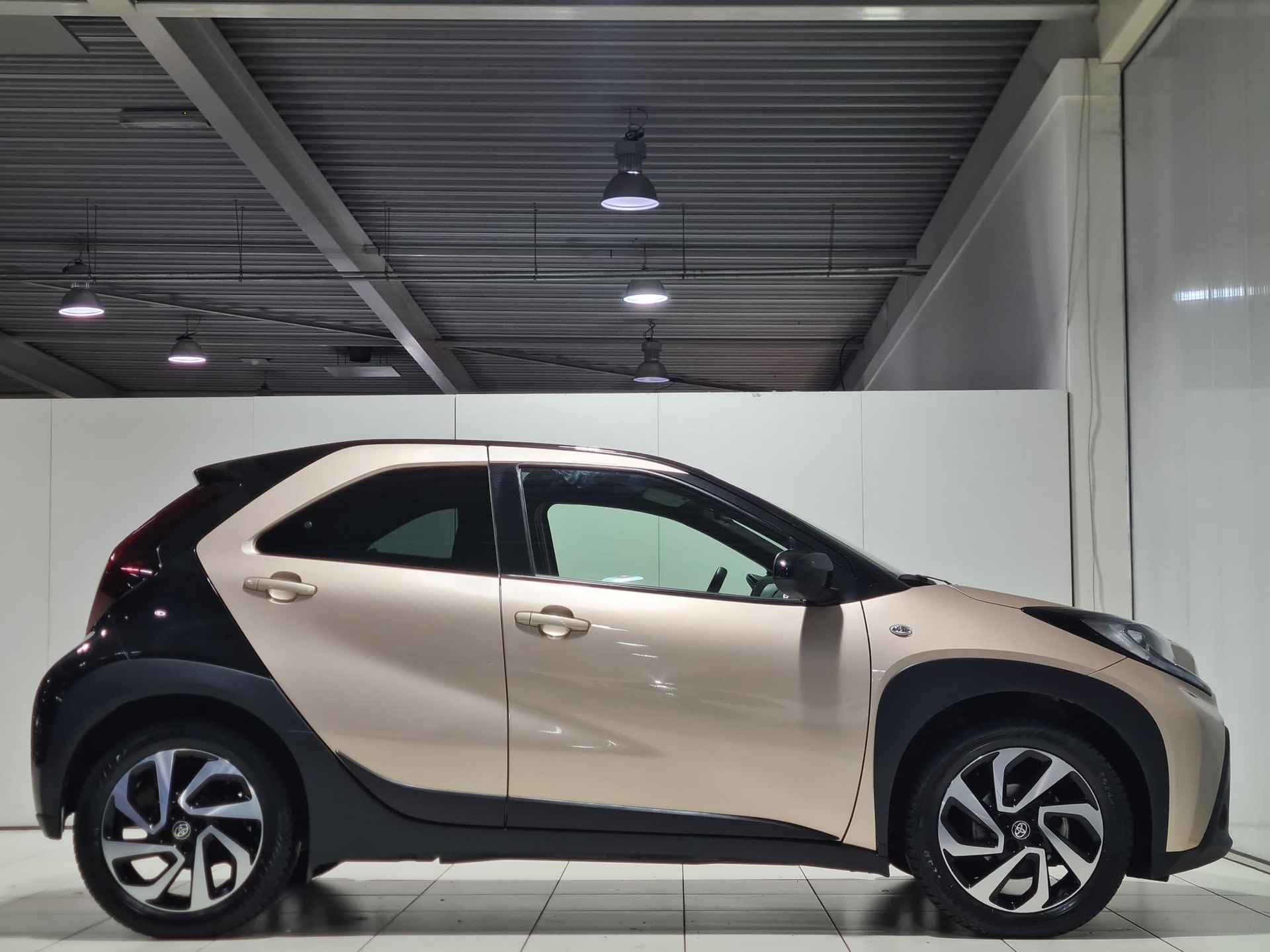 Toyota Aygo X 1.0 VVT-i MT Pulse | Camera | Apple CarPlay/Android Auto | Adaptive Cruise Controle | Stoelverwarming - 19/36