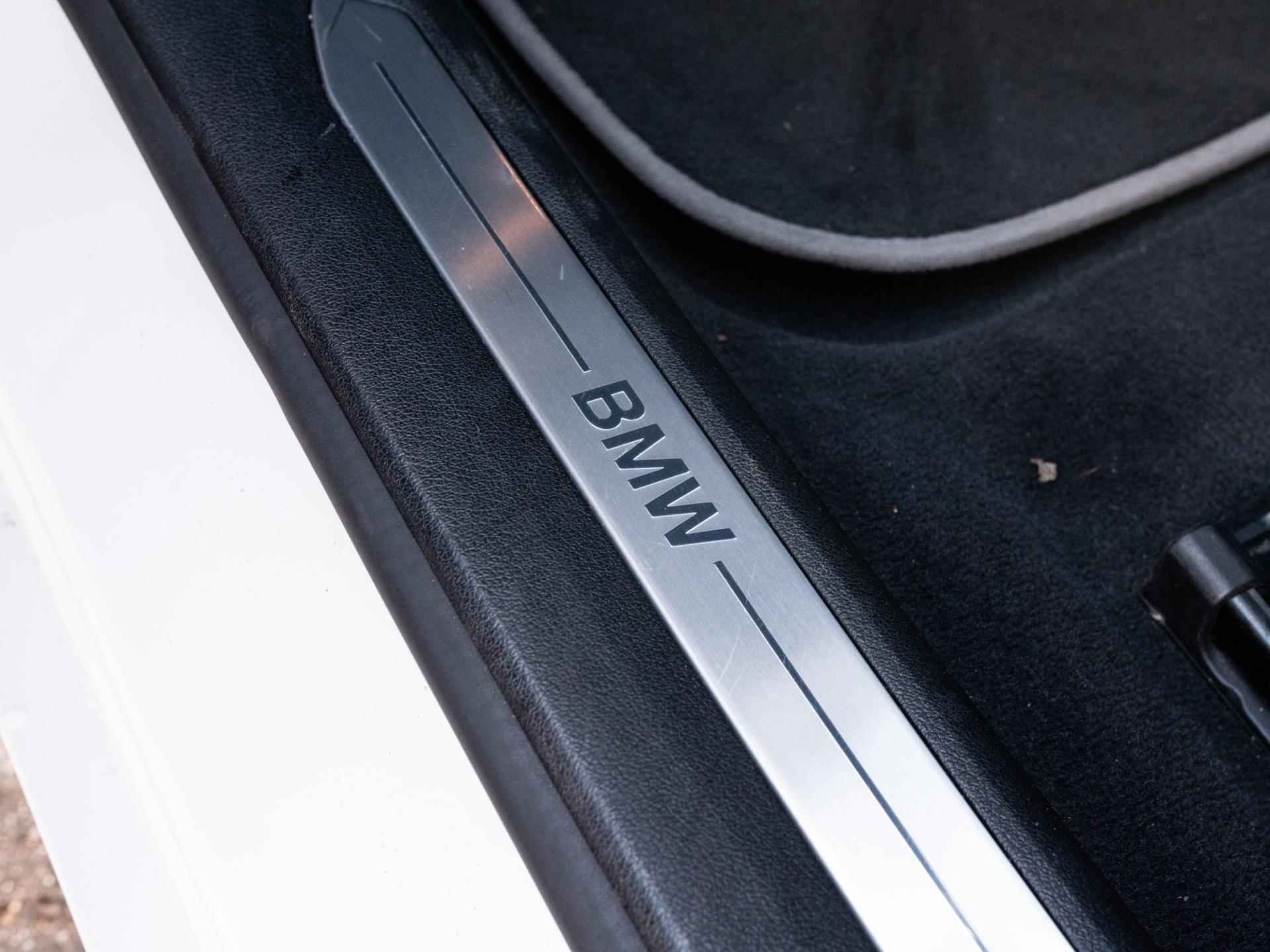 BMW 1-serie 118i Executive AUT Led Leder Navi Keyless Apple Carplay - 43/52