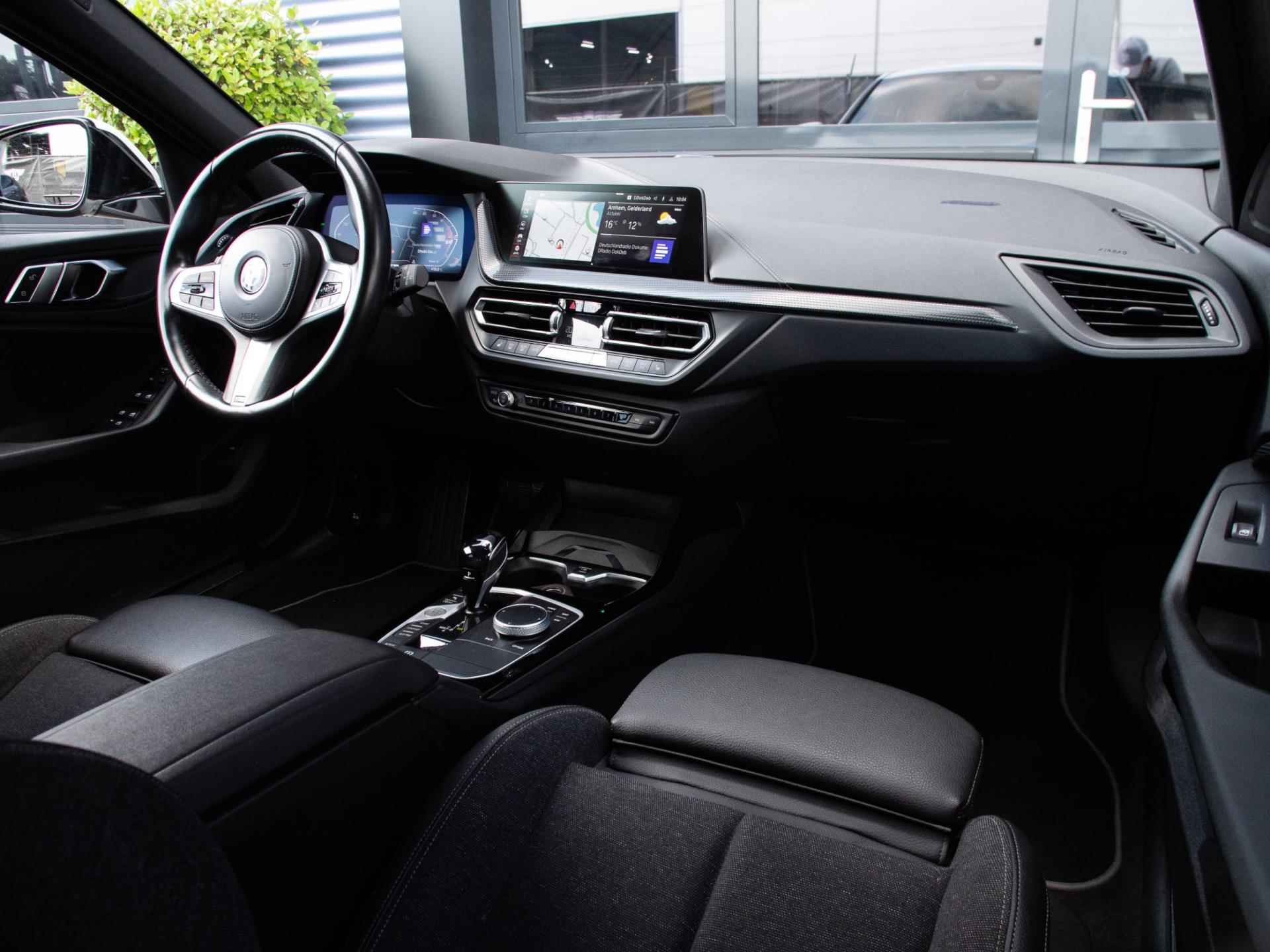 BMW 1-serie 118i Executive AUT Led Leder Navi Keyless Apple Carplay - 48/52