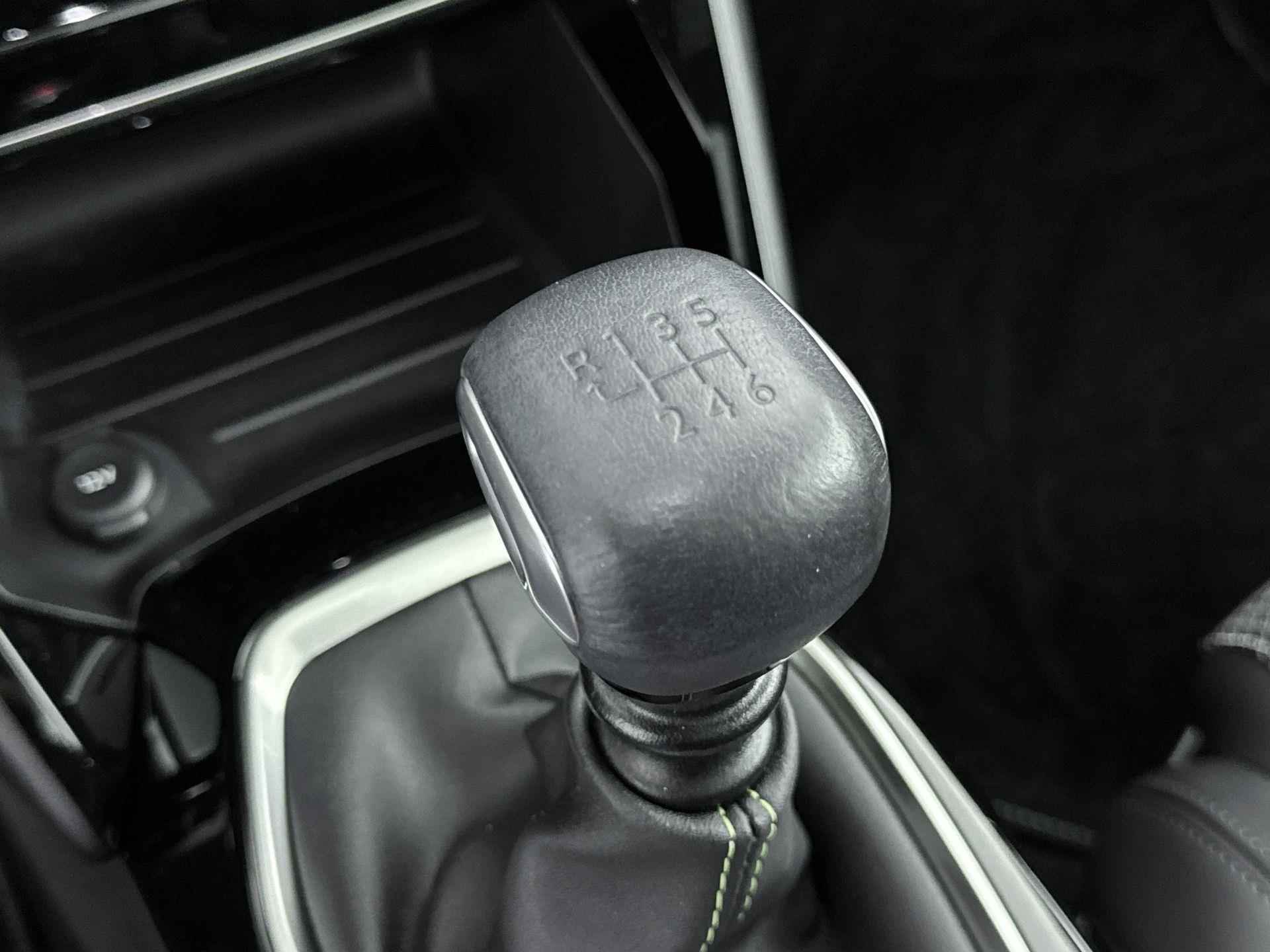 Peugeot 208 1.2 100 pk GT-Line | Navigatie | Panoramadak | Keyless | Camera - 21/36