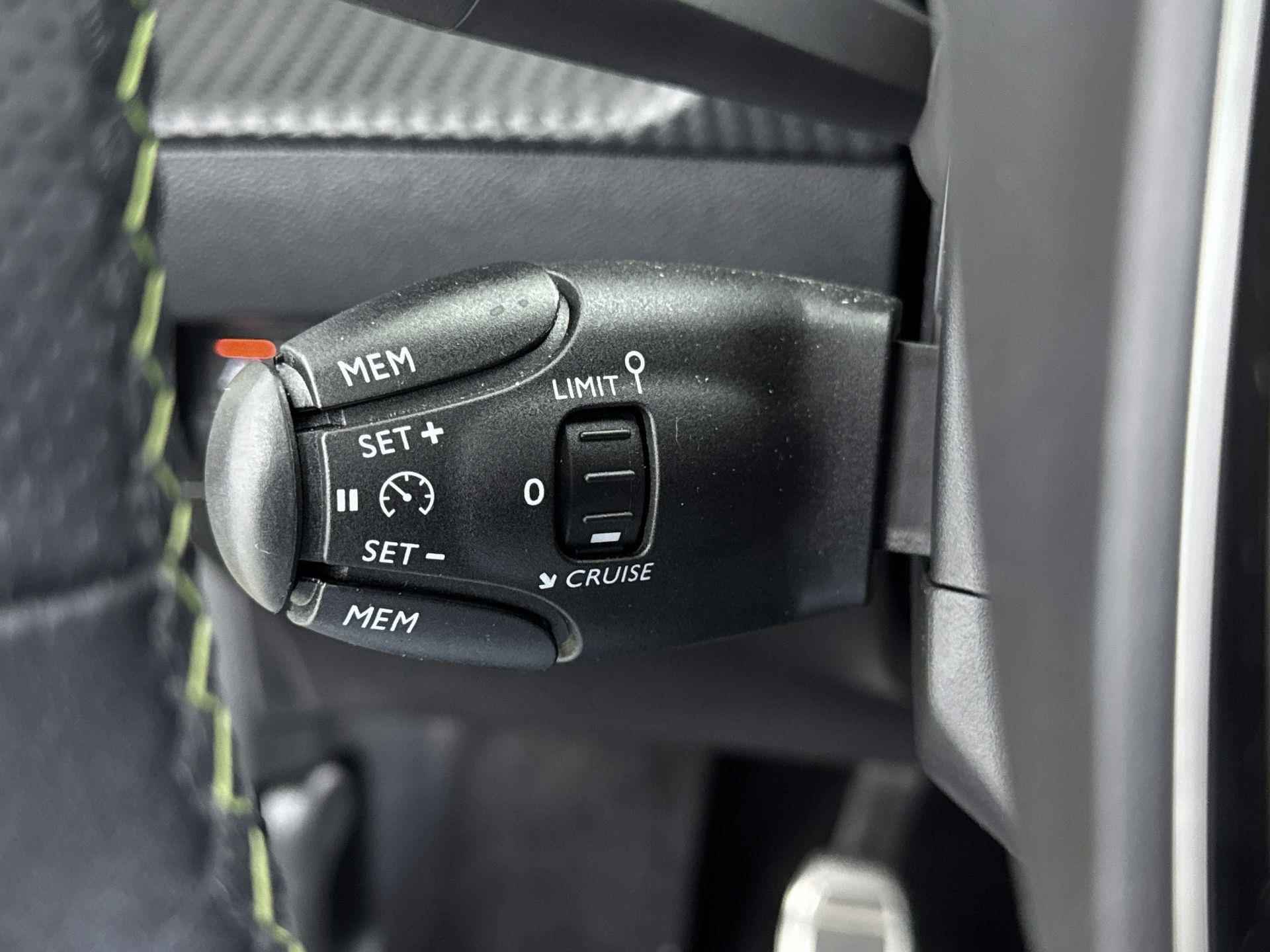 Peugeot 208 1.2 100 pk GT-Line | Navigatie | Panoramadak | Keyless | Camera - 29/36