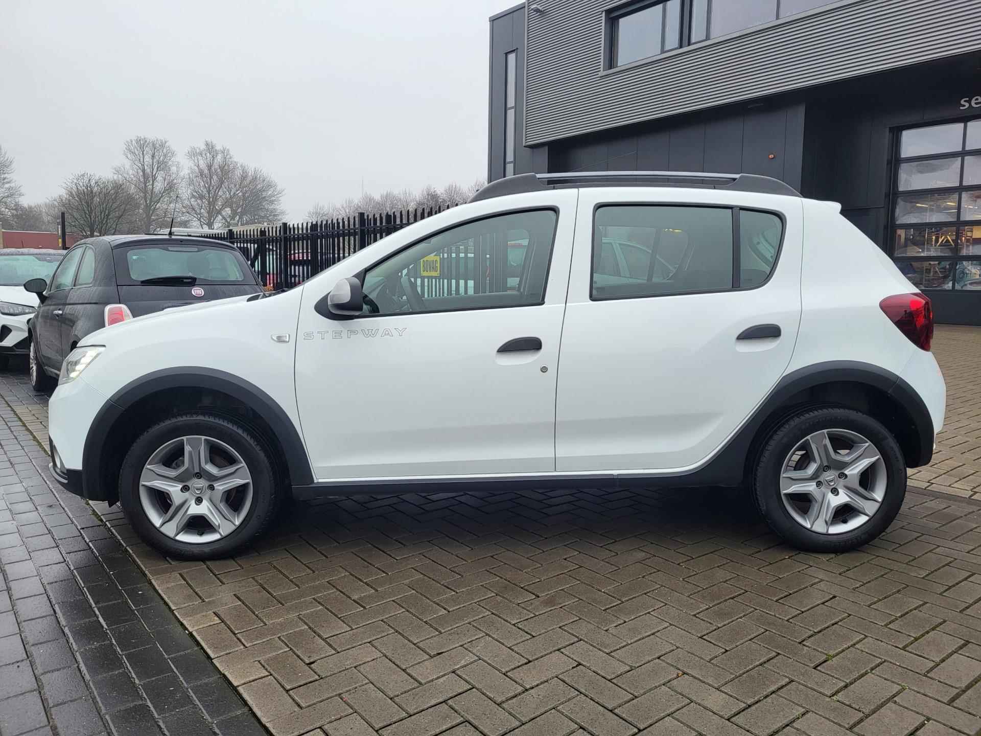 Dacia Sandero 0.9 TCe Stepway | Navigatie, PDC achter, LED dagrijverlichting en airco! - 4/33