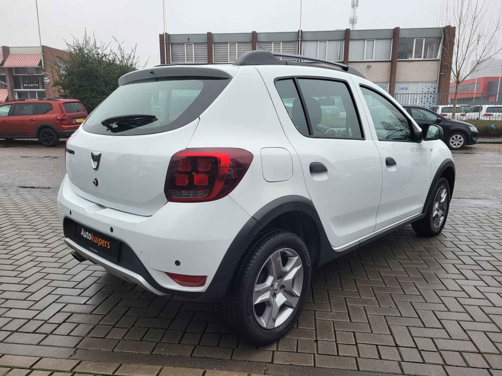 Dacia Sandero 0.9 TCe Stepway | Navigatie, PDC achter, LED dagrijverlichting en airco! - 8/33