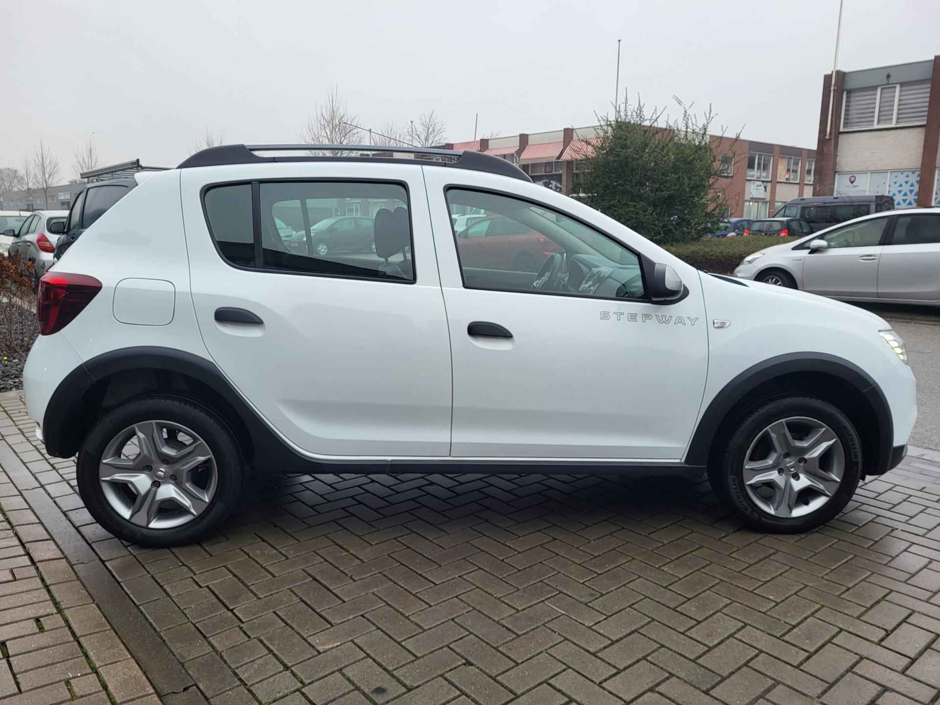 Dacia Sandero 0.9 TCe Stepway | Navigatie, PDC achter, LED dagrijverlichting en airco! - 9/33